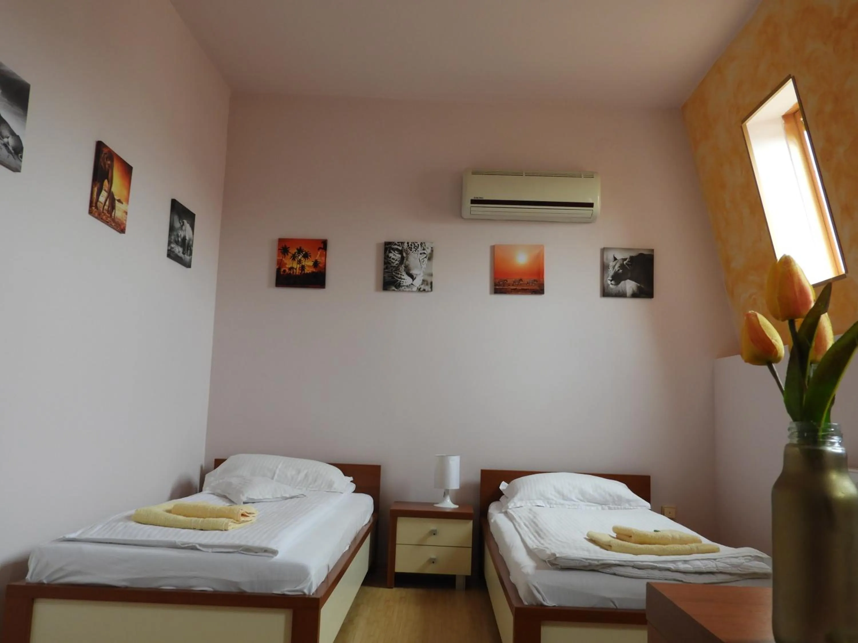 Bedroom, Bed in Pensiunea Caramell