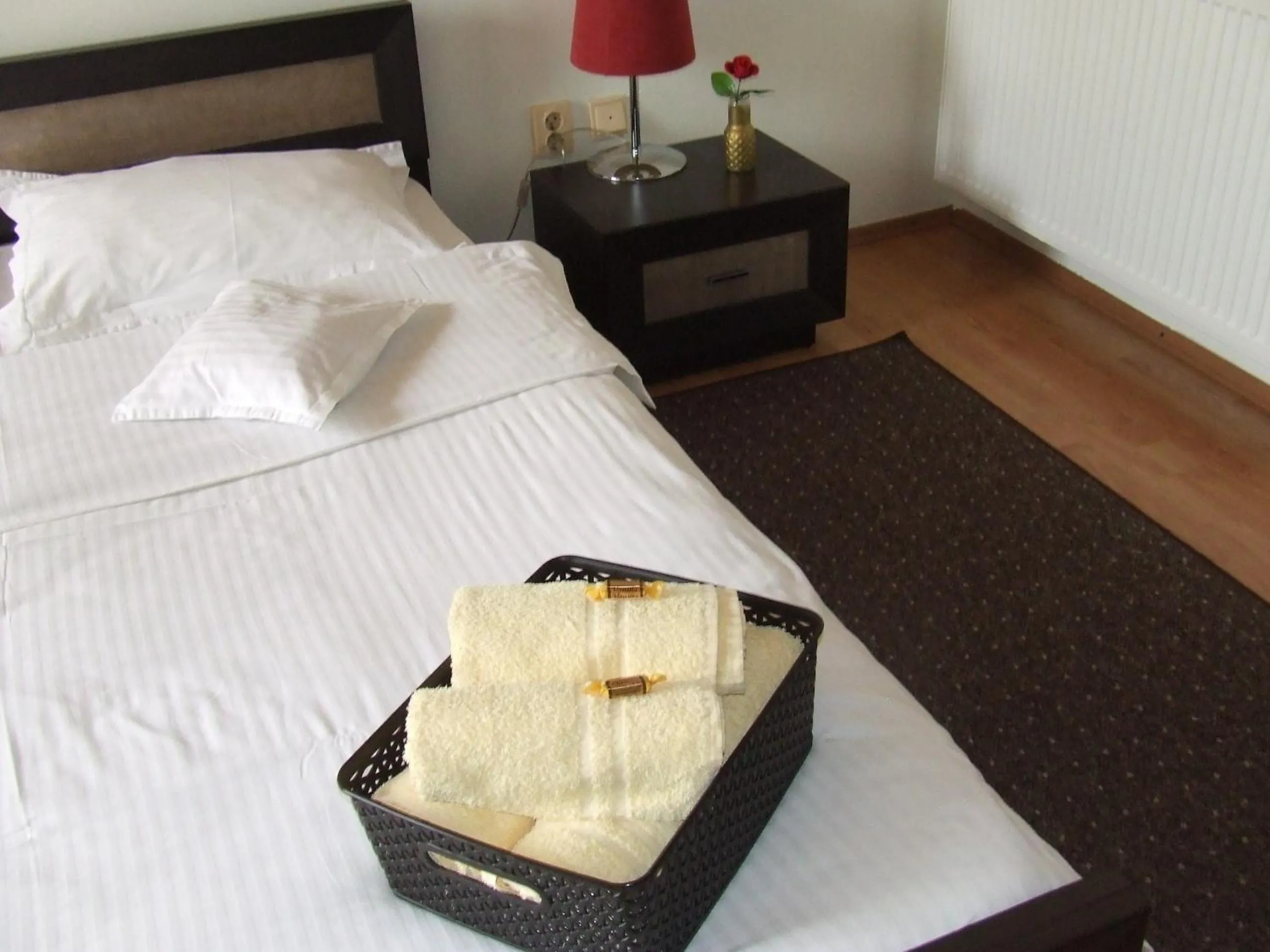 Bedroom, Bed in Pensiunea Caramell