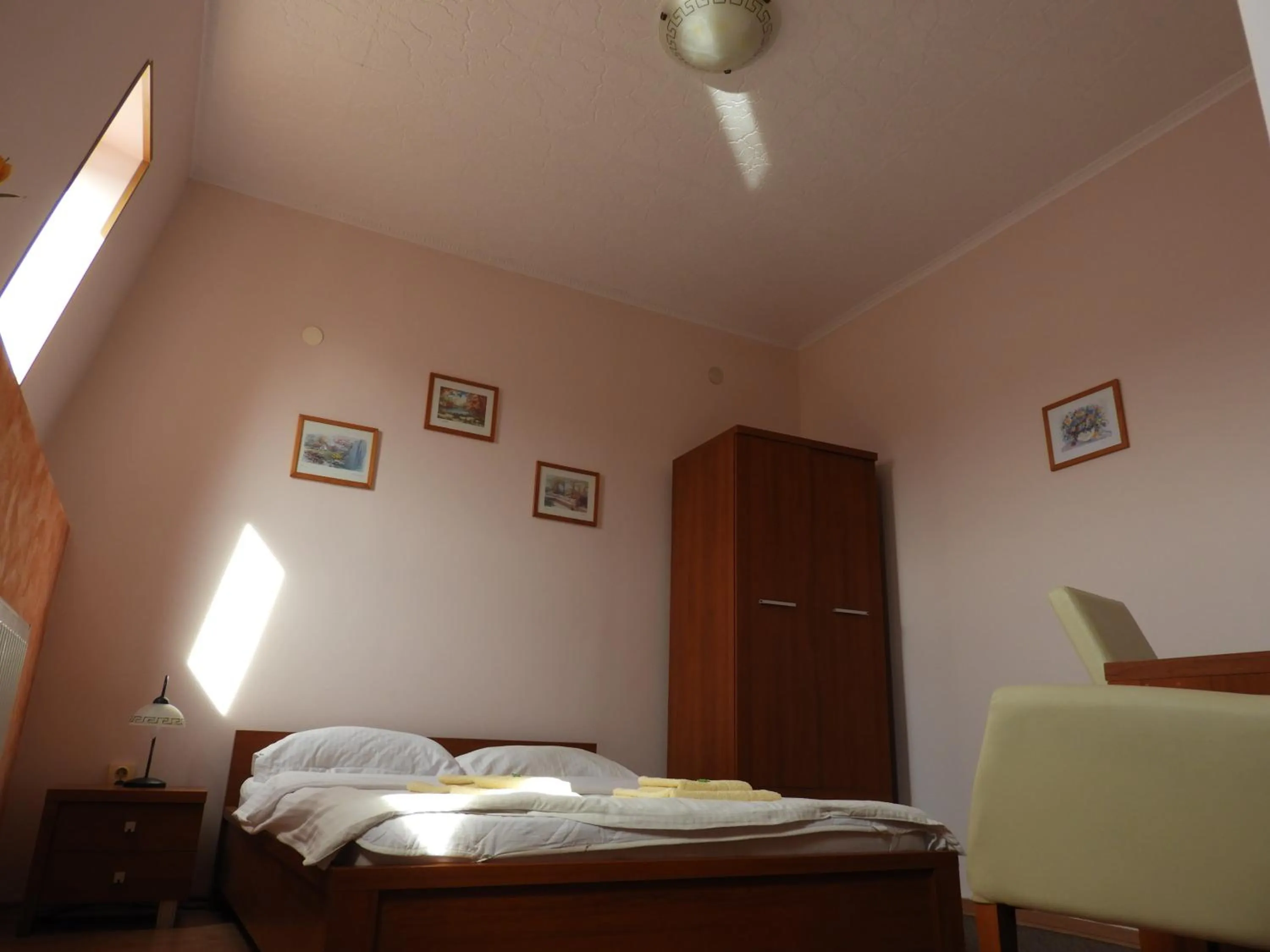 Bedroom, Bed in Pensiunea Caramell