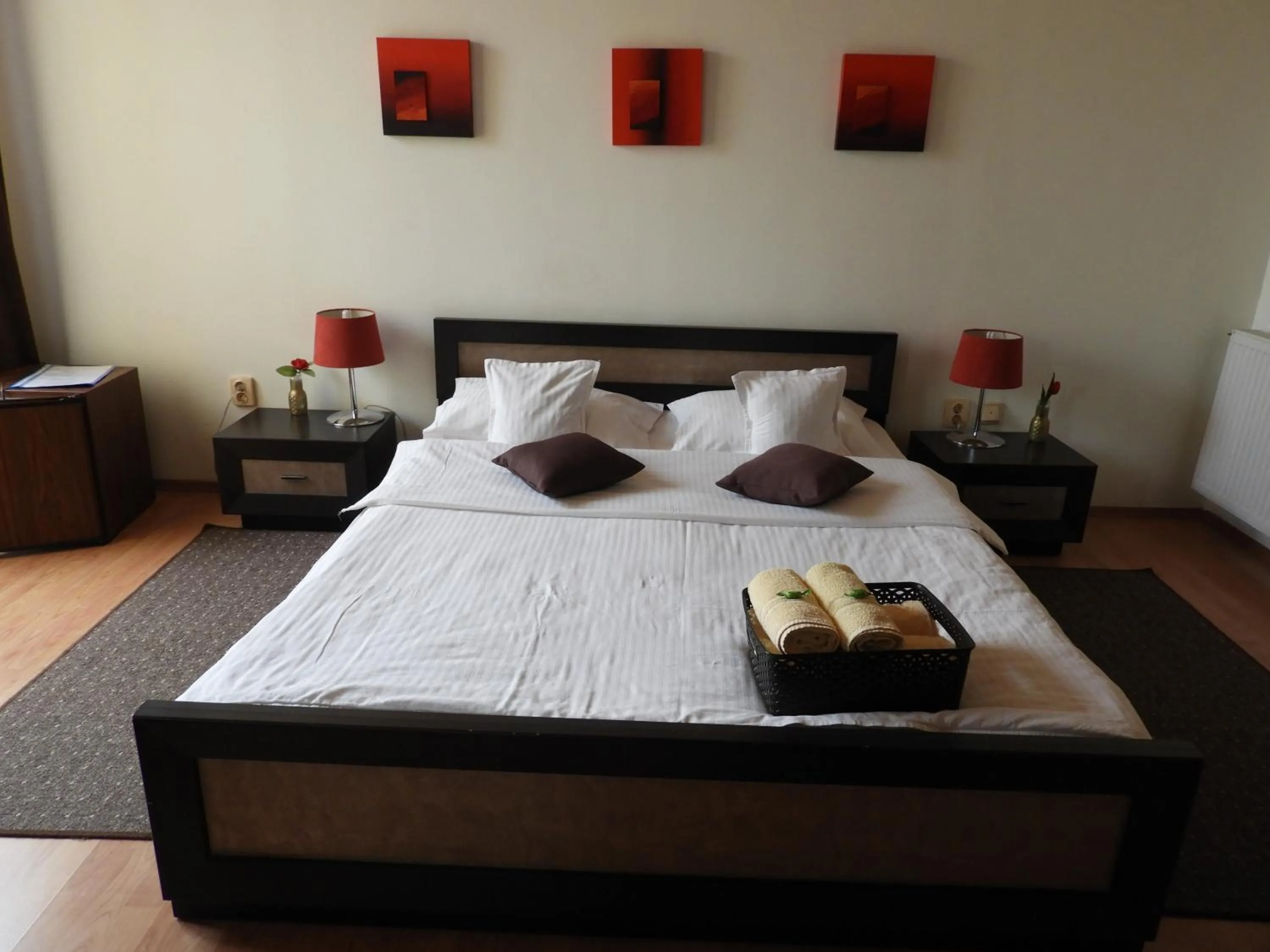 Bedroom, Bed in Pensiunea Caramell