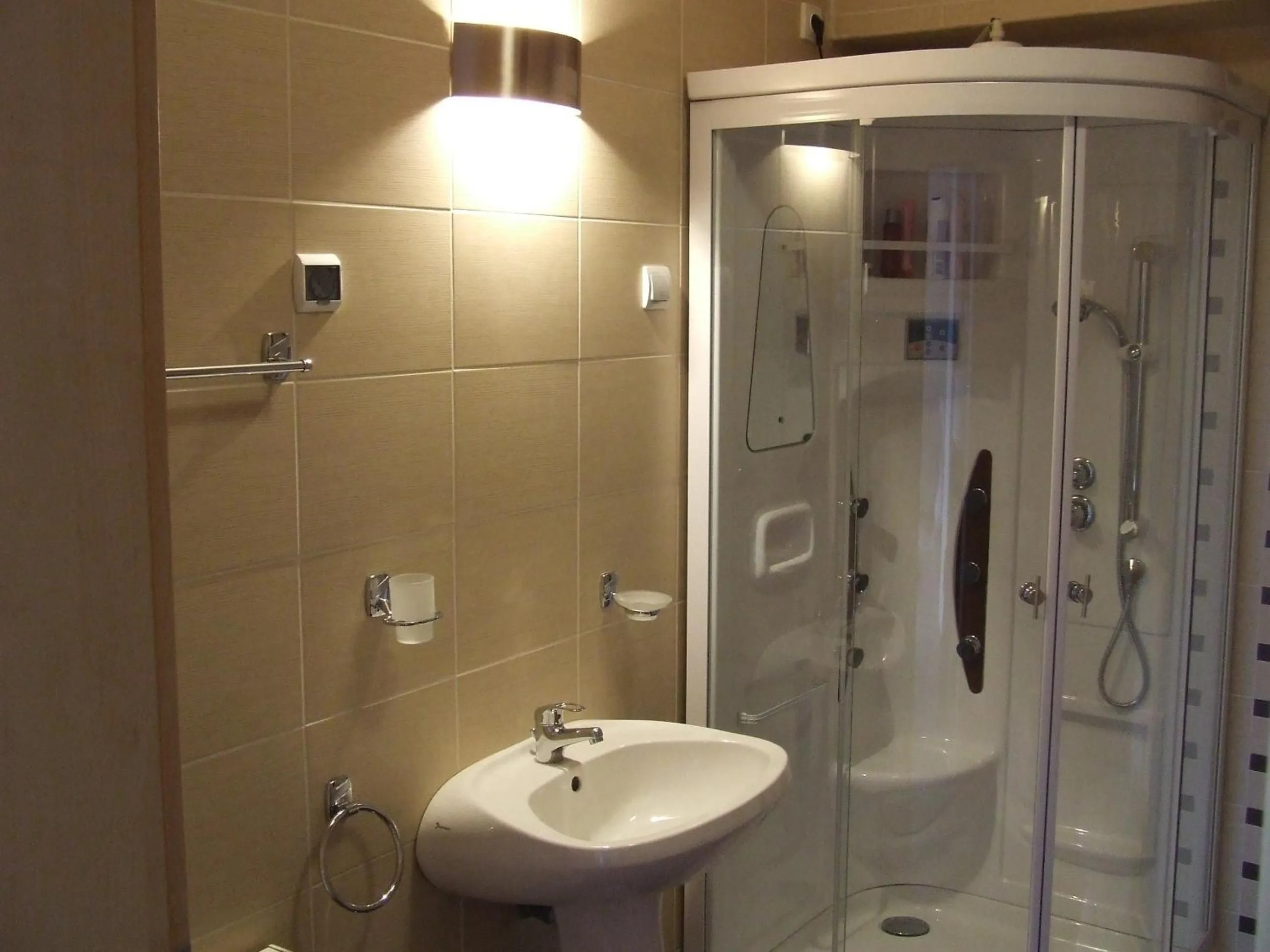 Bathroom in Pensiunea Caramell