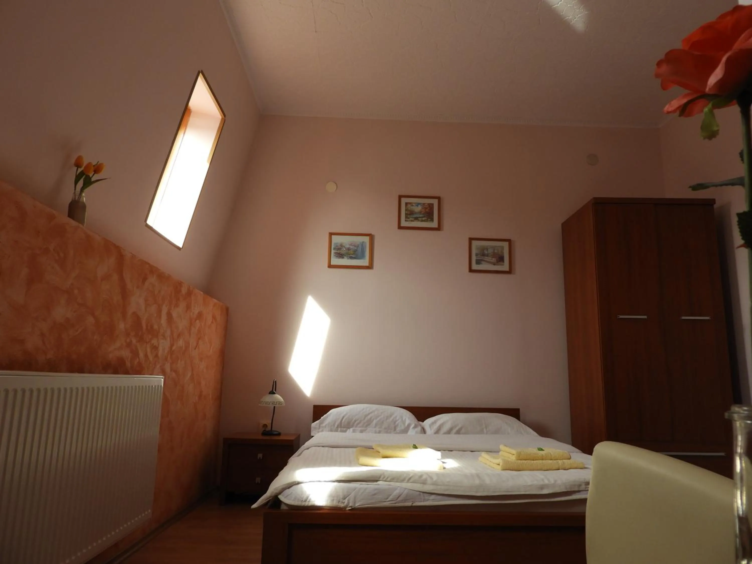 Bedroom, Bed in Pensiunea Caramell