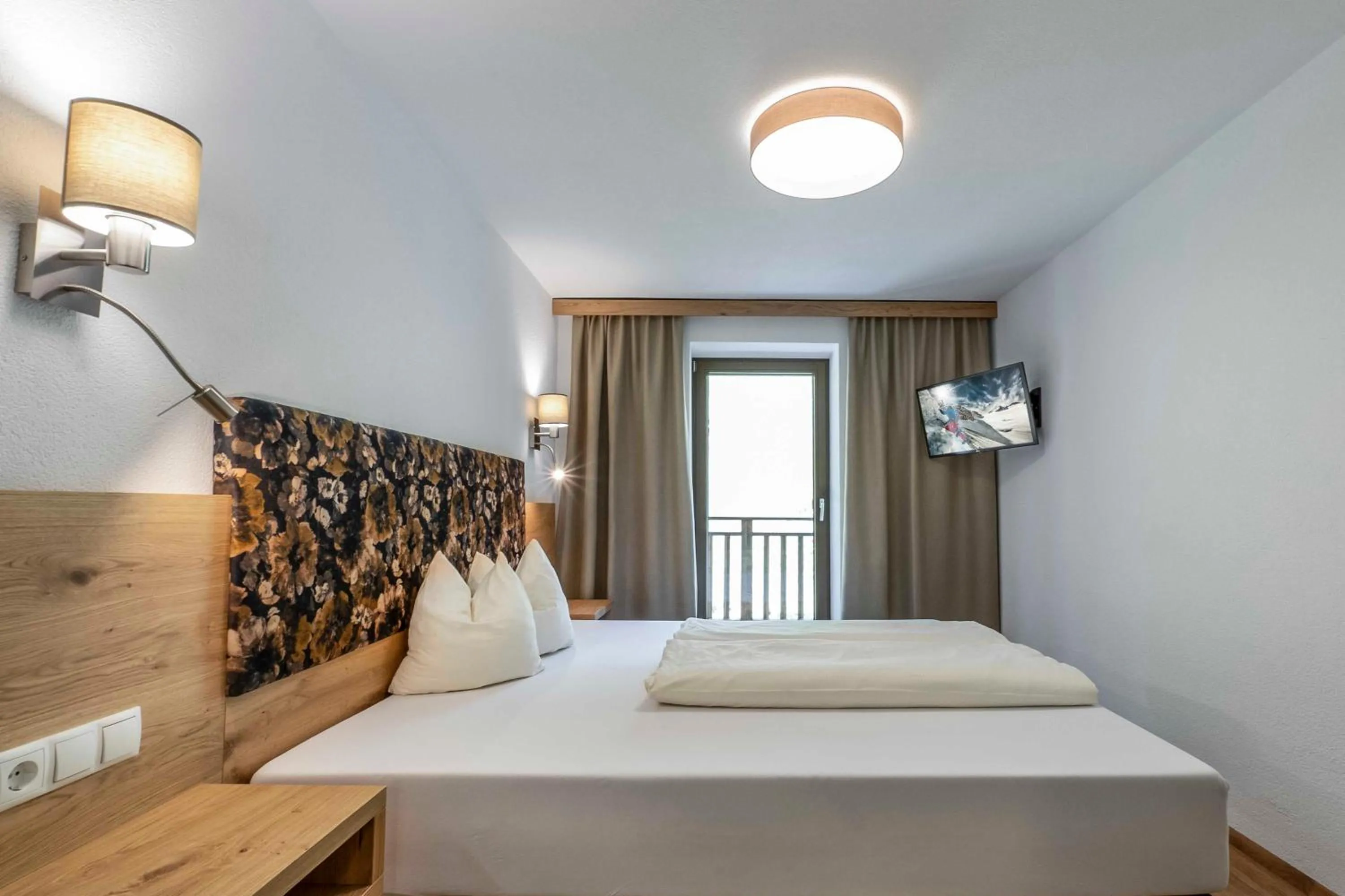 Bedroom, Bed in Berggasthof Hochzeigerhaus