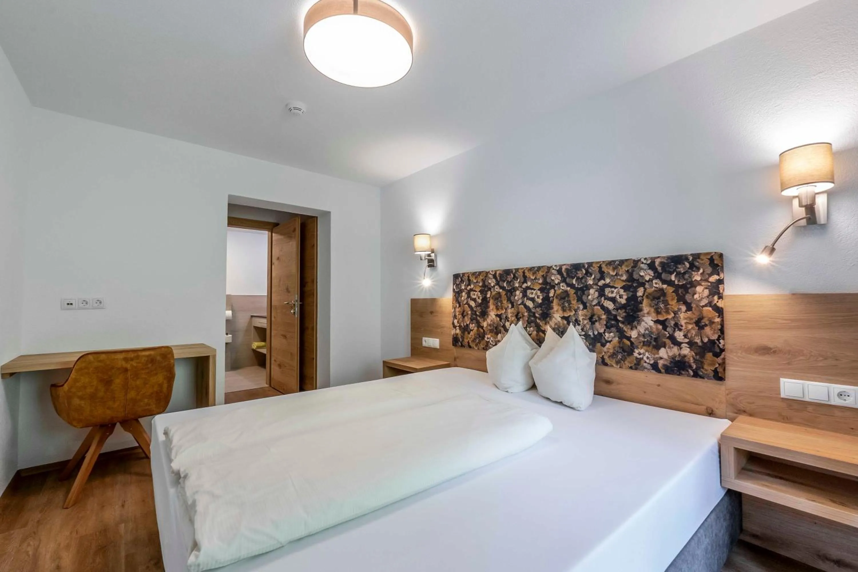 Bedroom, Bed in Berggasthof Hochzeigerhaus