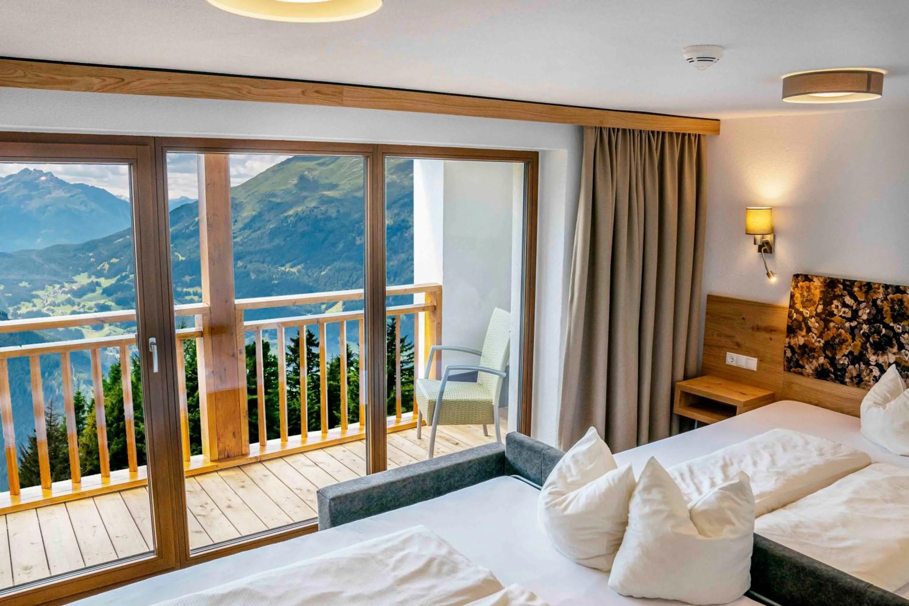 Mountain view, Bed in Berggasthof Hochzeigerhaus