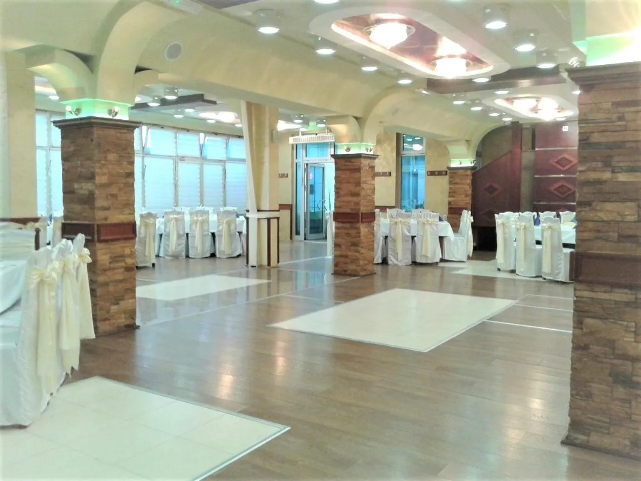 Restaurant/places to eat in Hotel Tehnograd