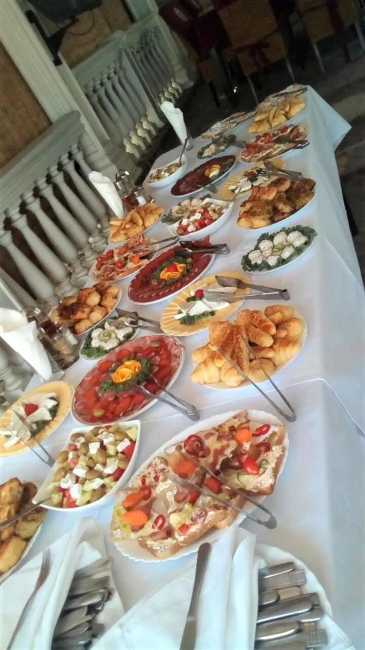 Buffet breakfast in Hotel Tehnograd