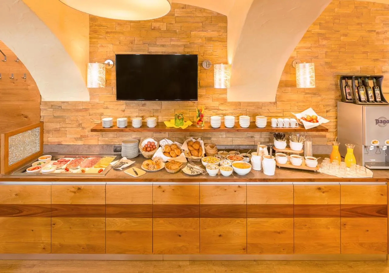 Buffet breakfast in Hotel Brunnwirt