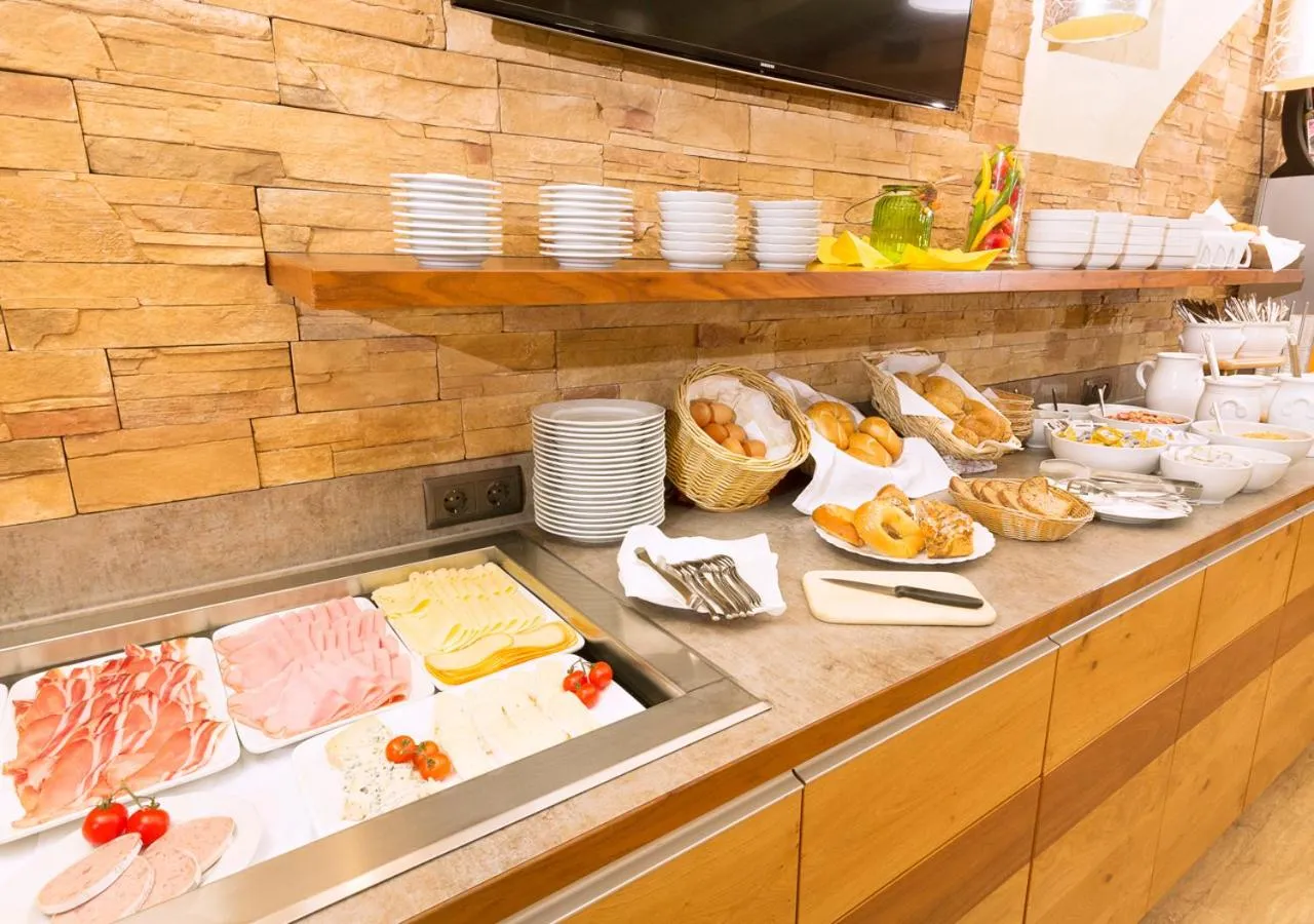Buffet breakfast in Hotel Brunnwirt