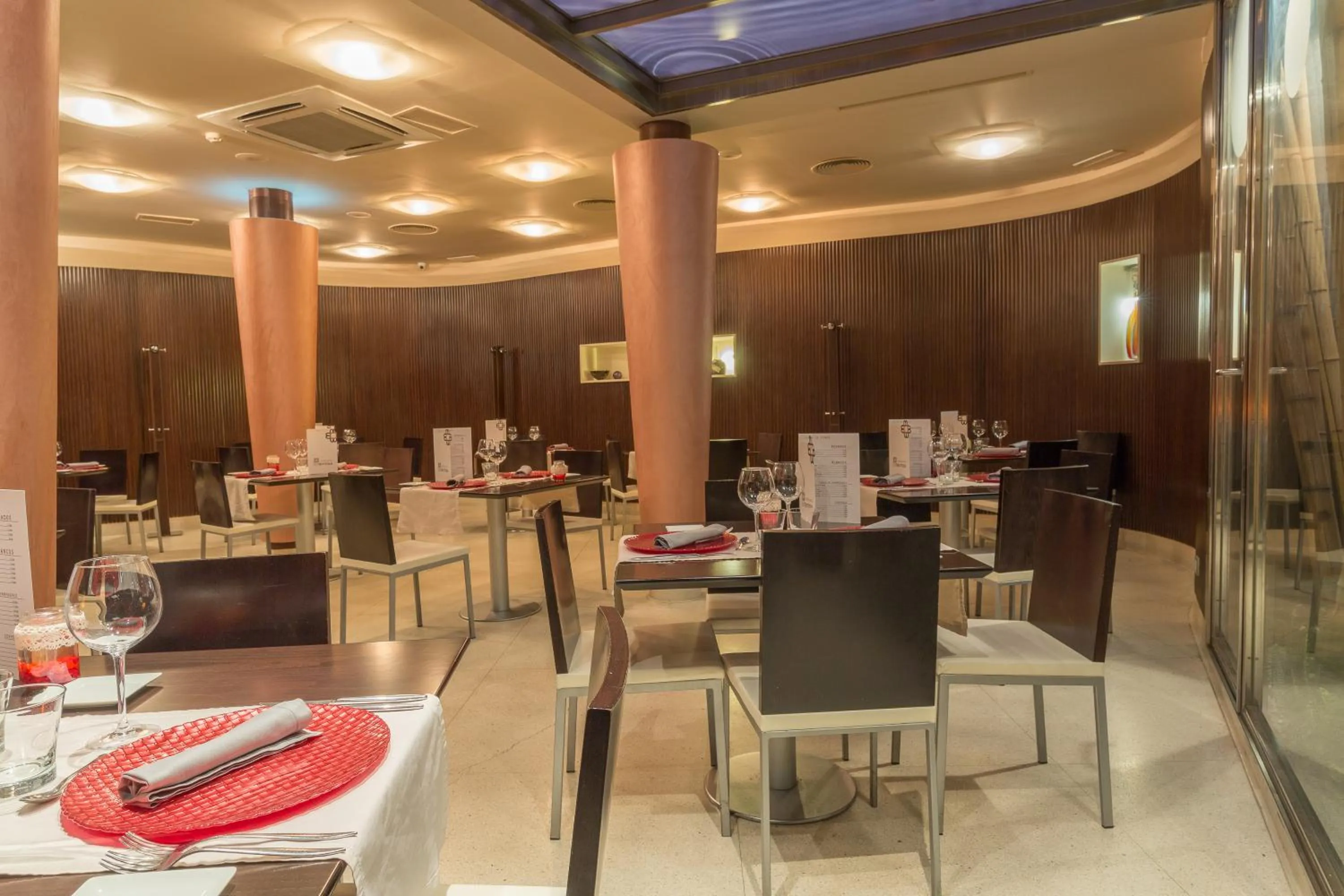 Restaurant/places to eat in Hostal Albany