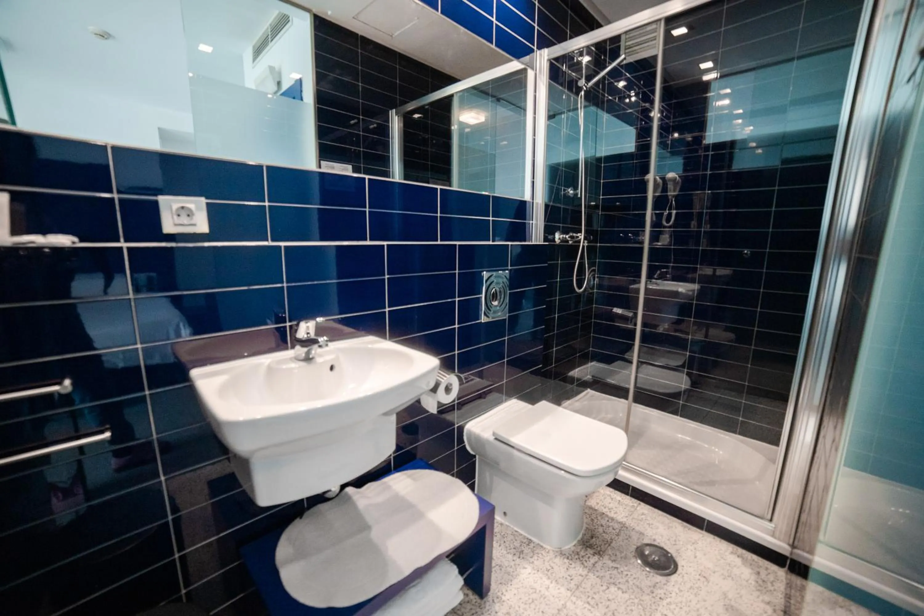 Bathroom in Hostal Albany