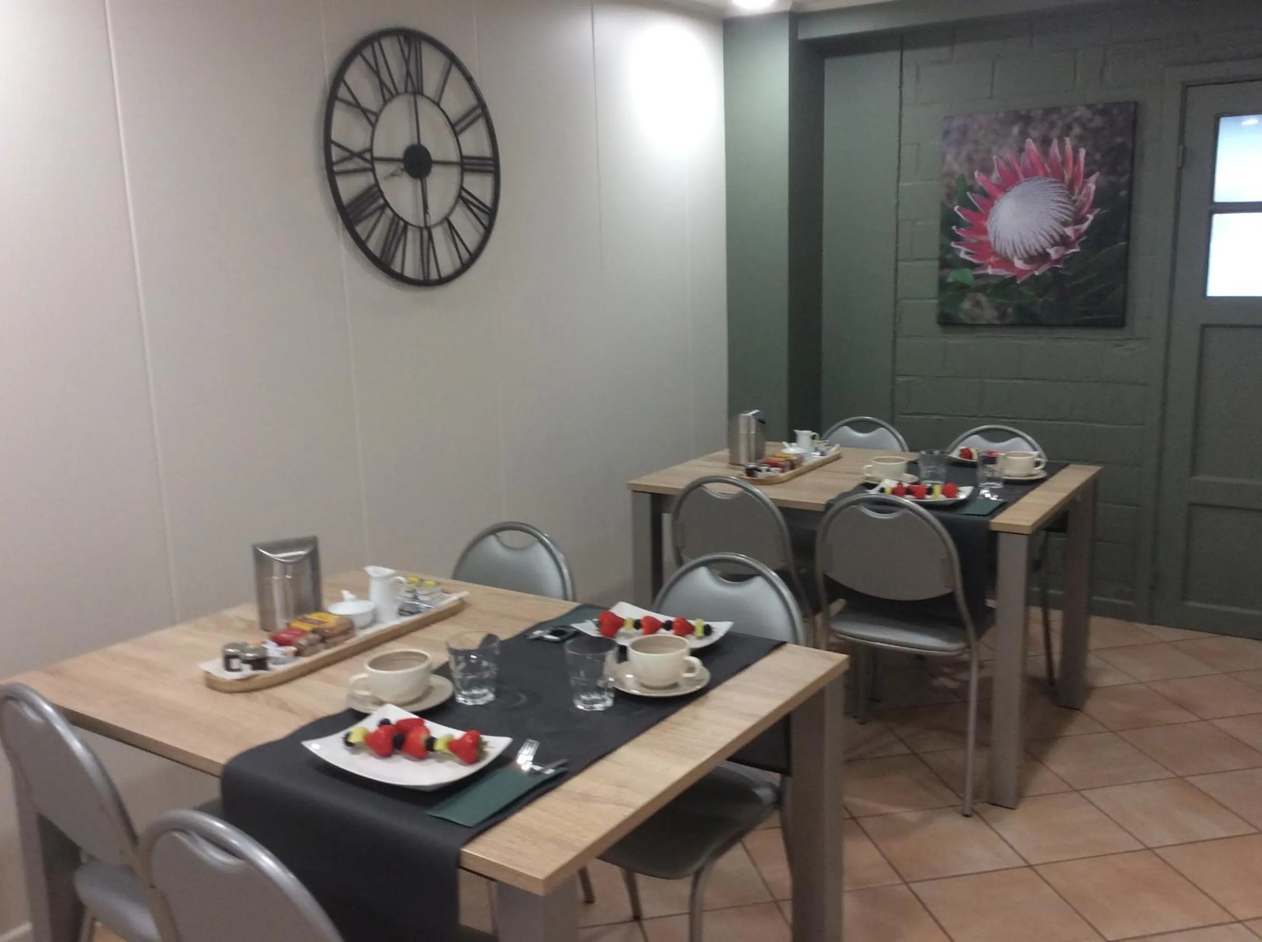 Restaurant/places to eat in B&B The Protea