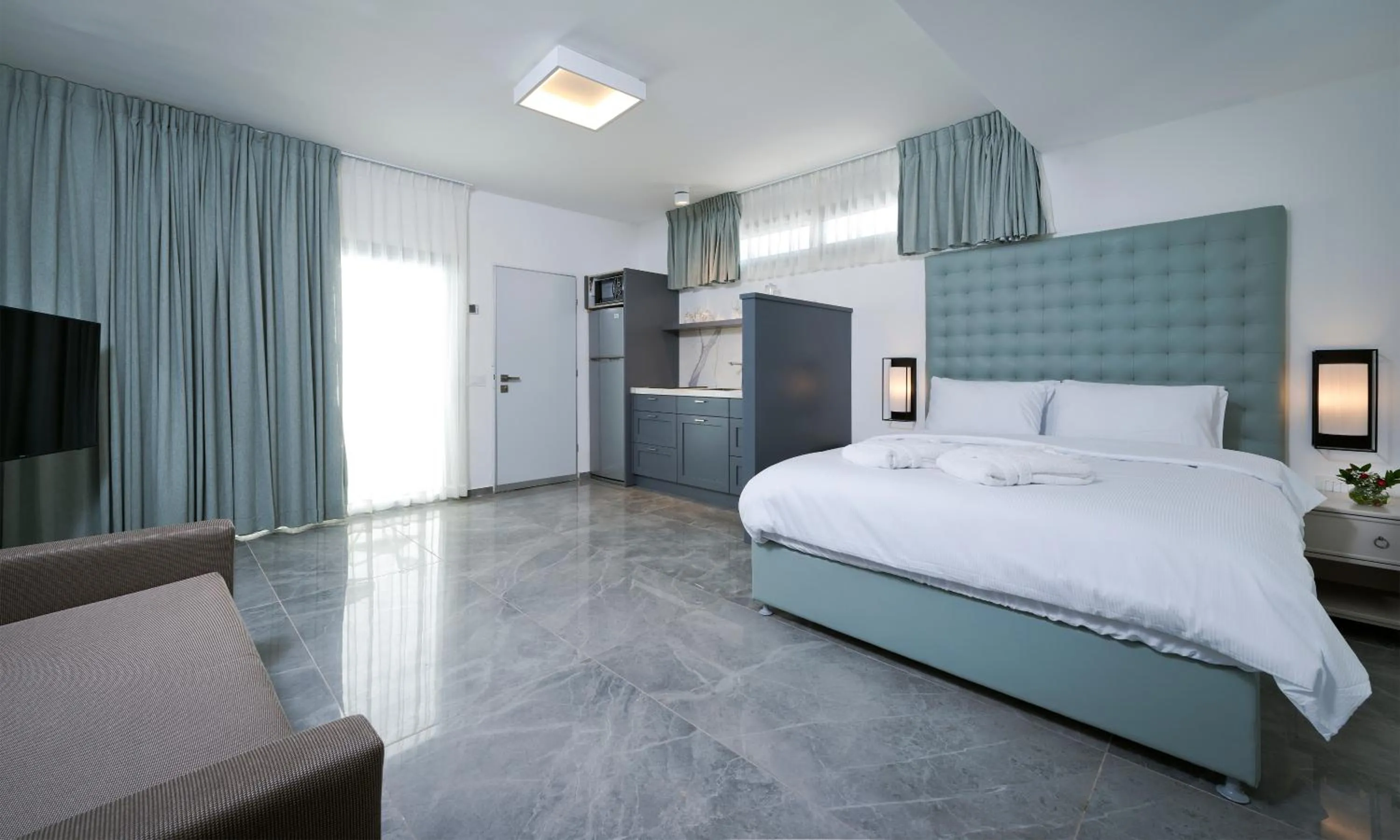 Roni Suite