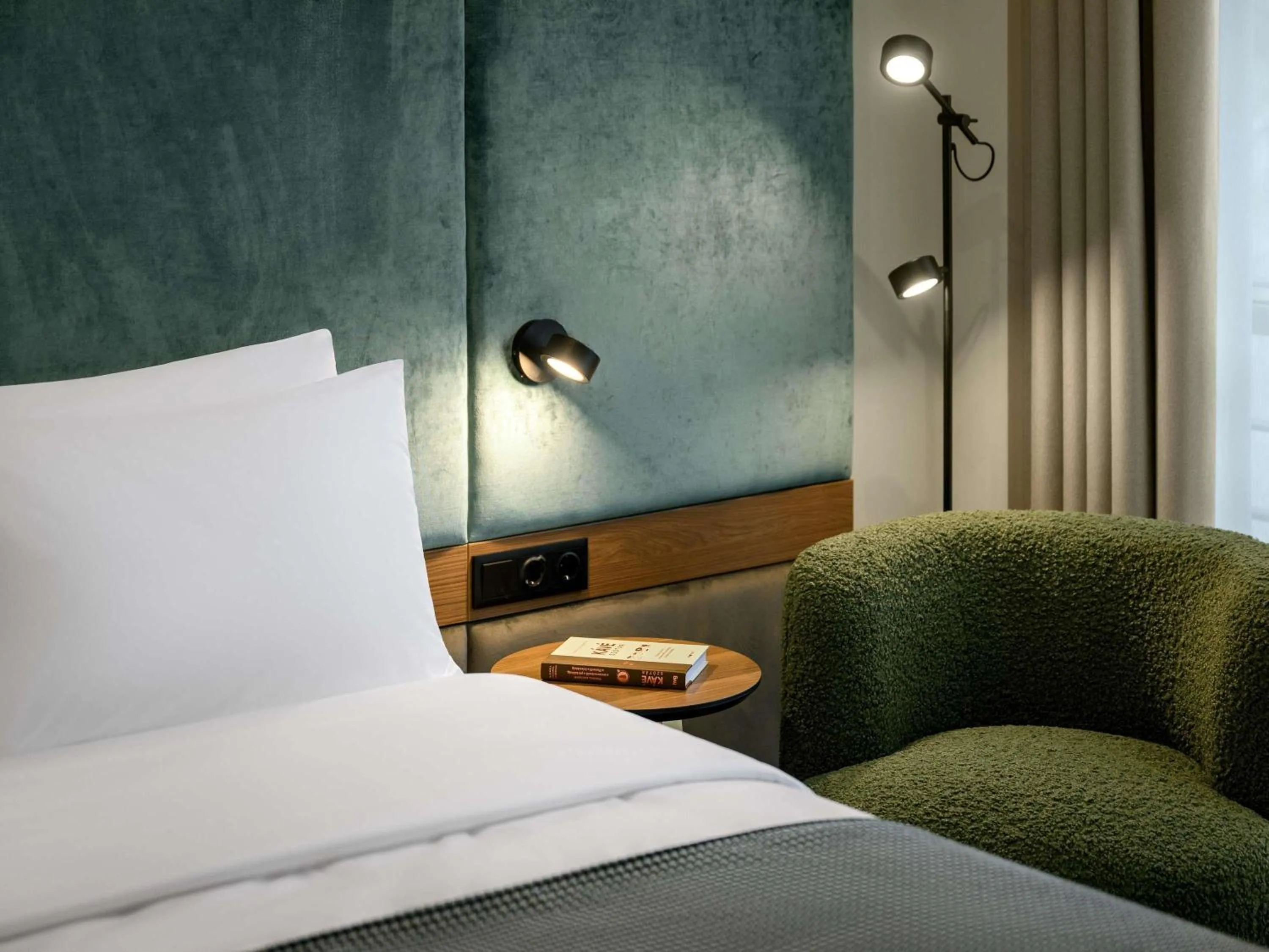 Bedroom, Bed in Hotel Lycium Debrecen - Handwritten Collection