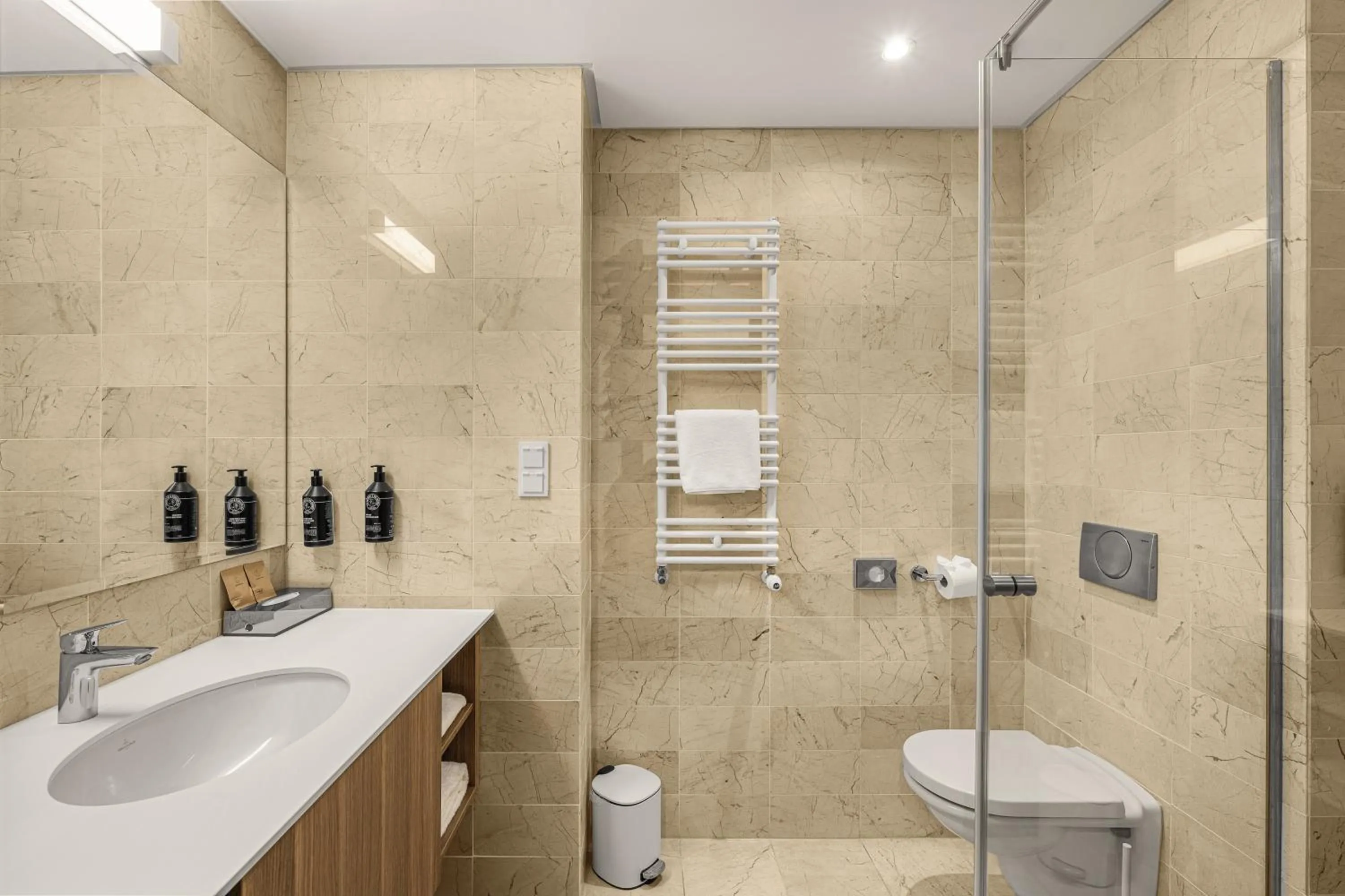 Shower in Hotel Lycium Debrecen - Handwritten Collection