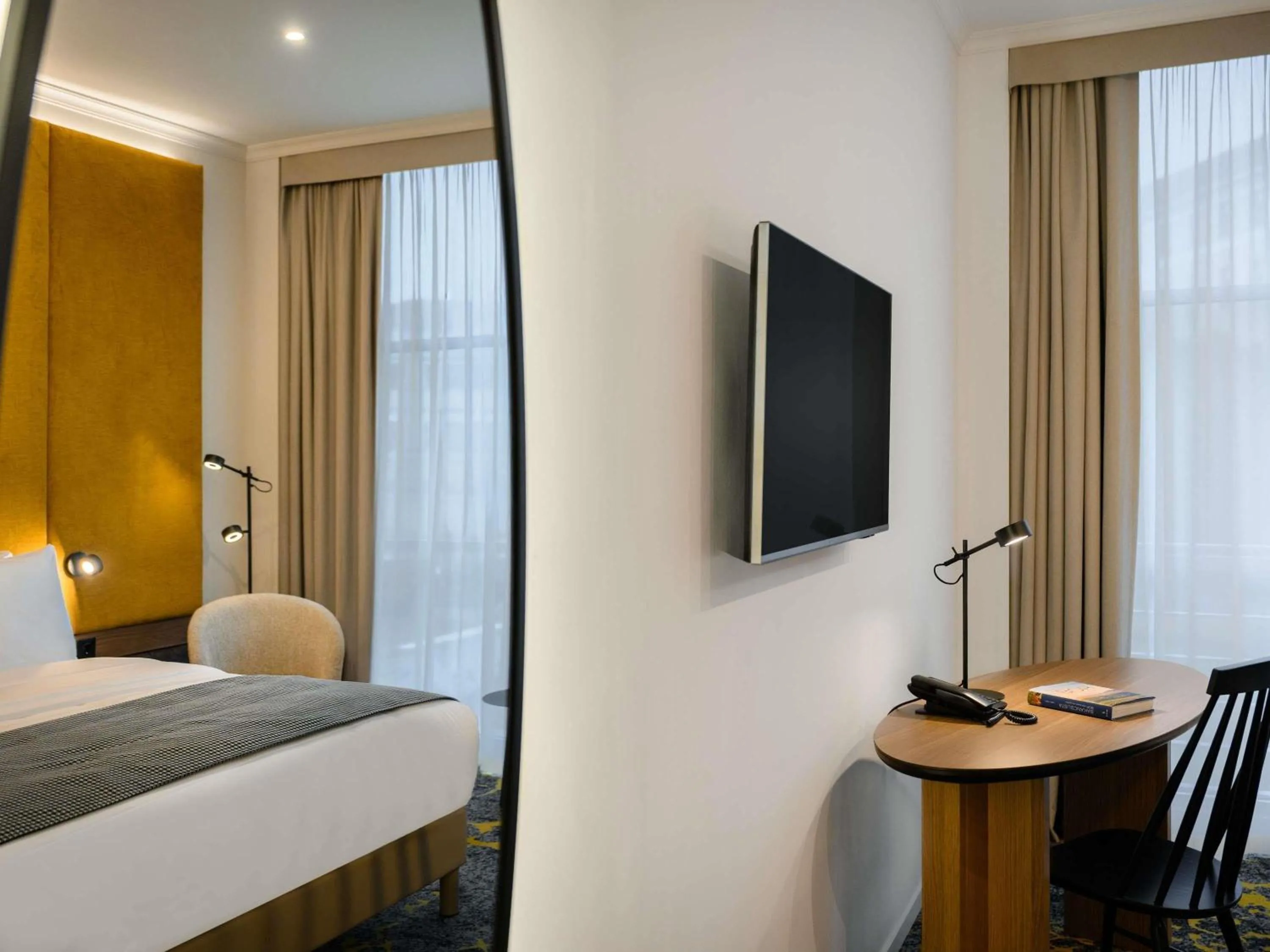 Bedroom, Bed in Hotel Lycium Debrecen - Handwritten Collection