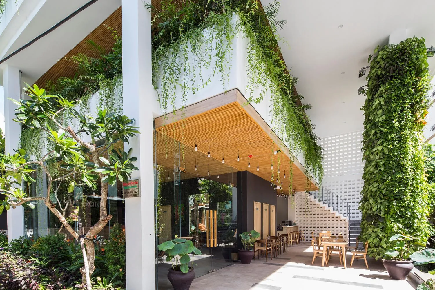 Lounge or bar in Babylon Garden Da Nang