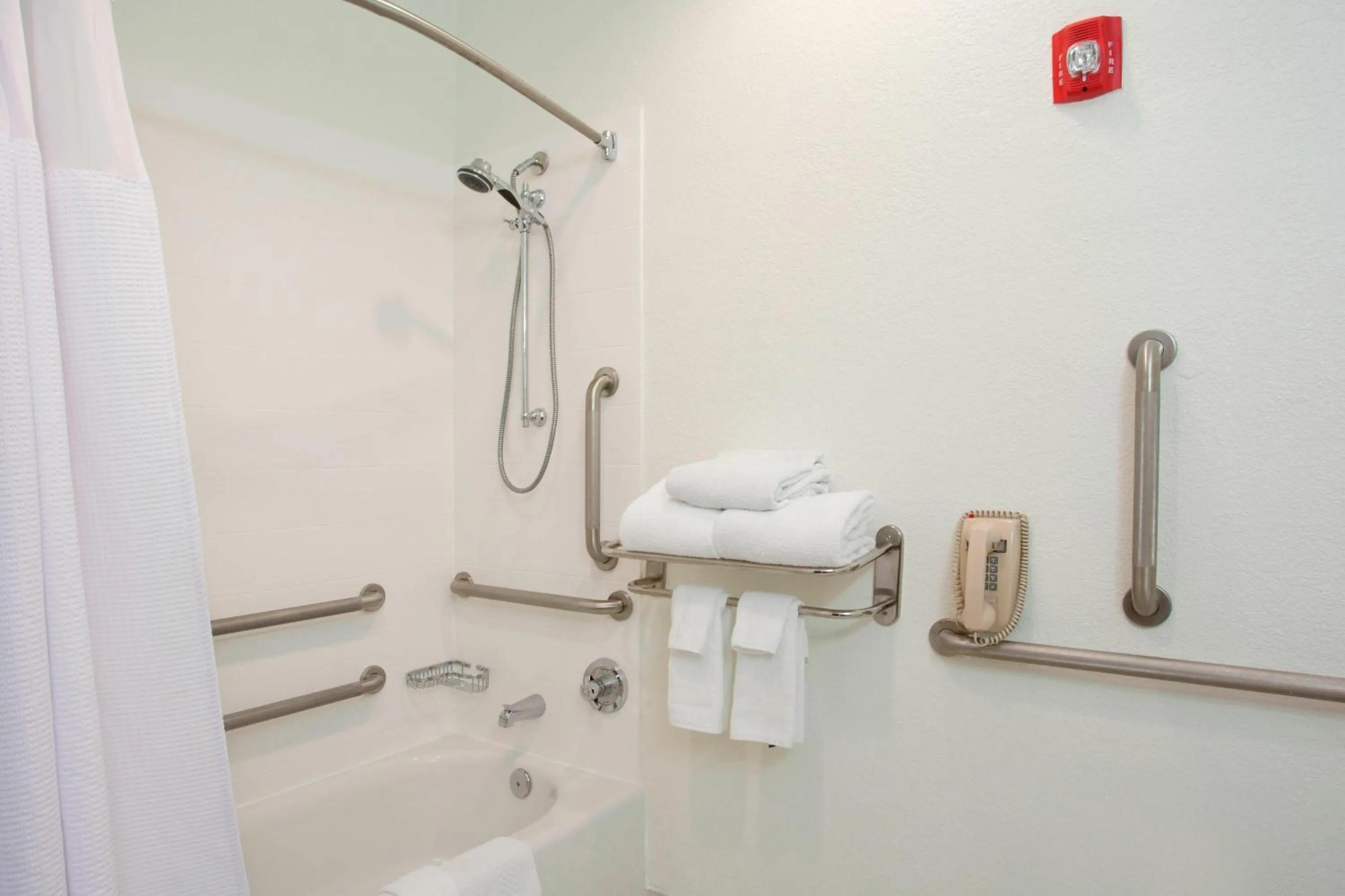 Bathroom in SpringHill Suites Nashville MetroCenter