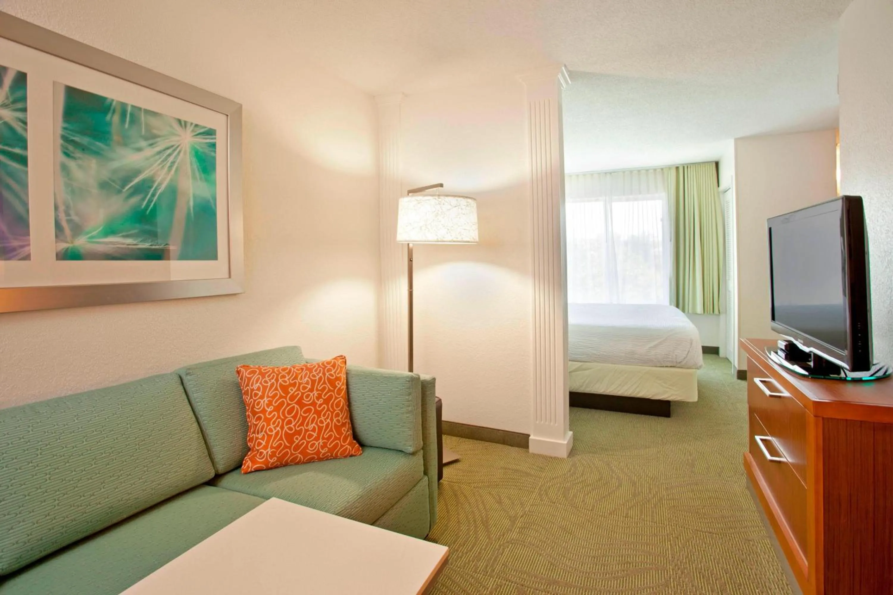 Living room, Bed in SpringHill Suites Nashville MetroCenter
