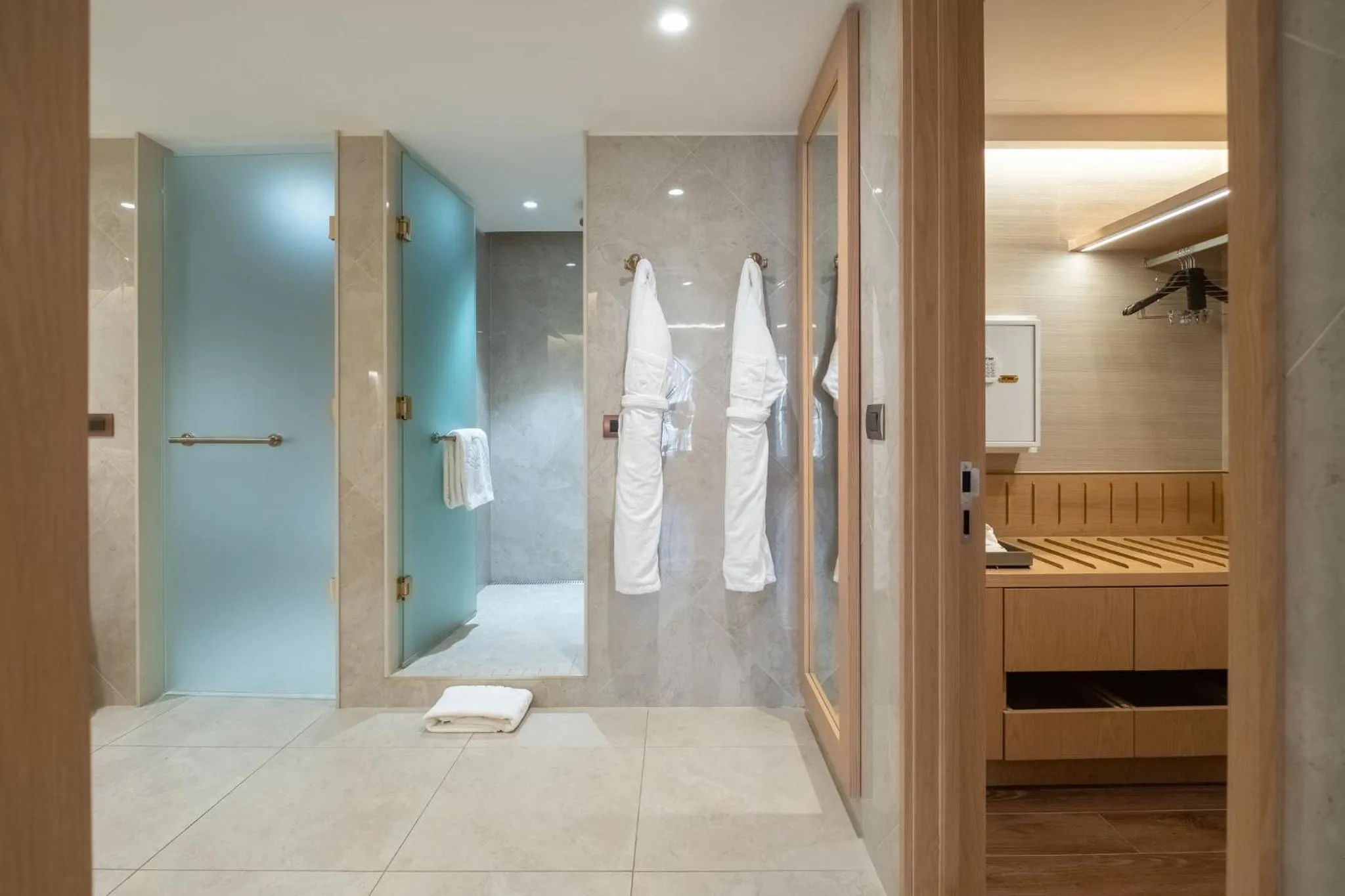Bathroom in Mandarin Oriental, Santiago
