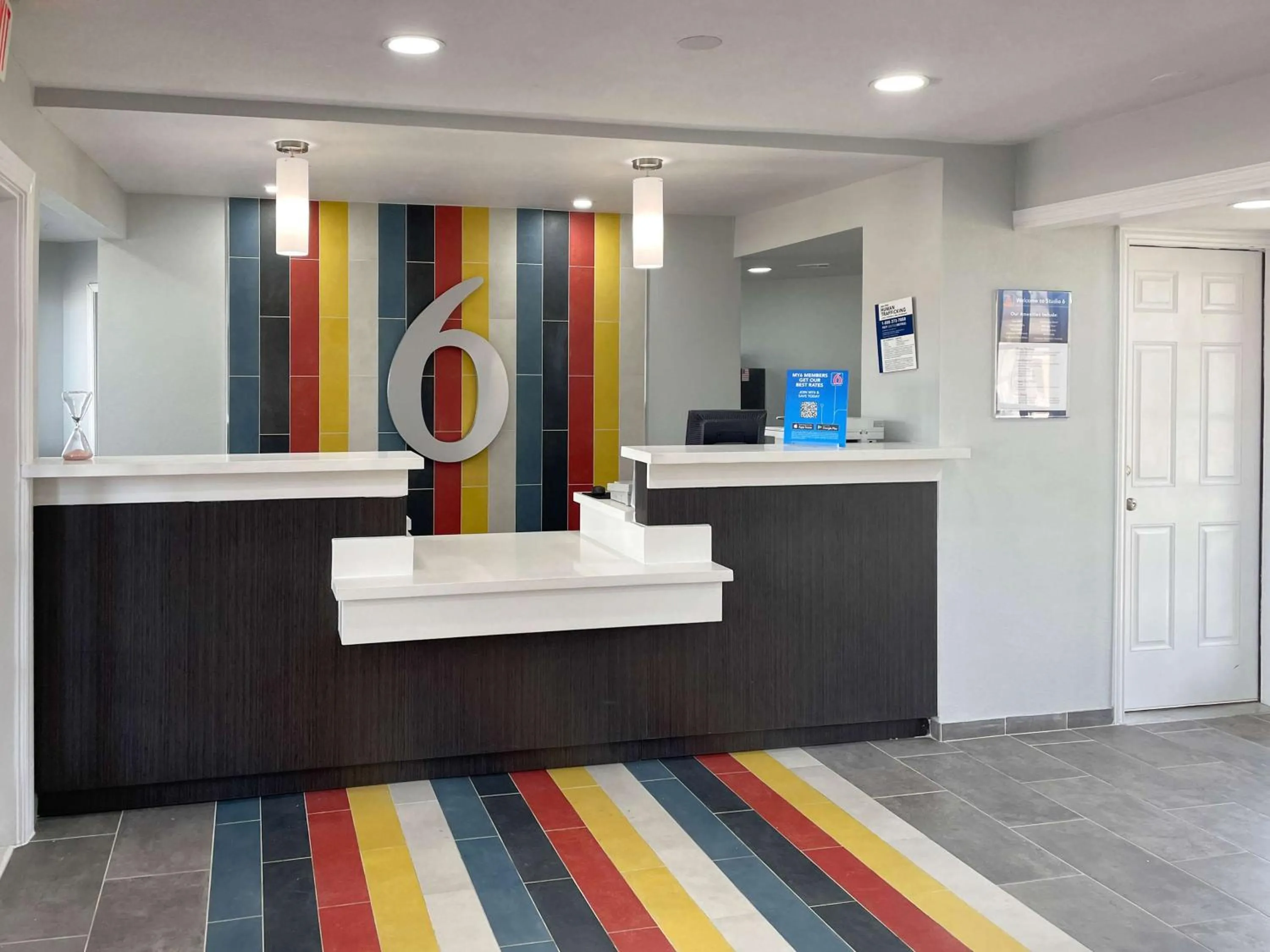 Lobby or reception in Studio 6 Tulsa OK Central