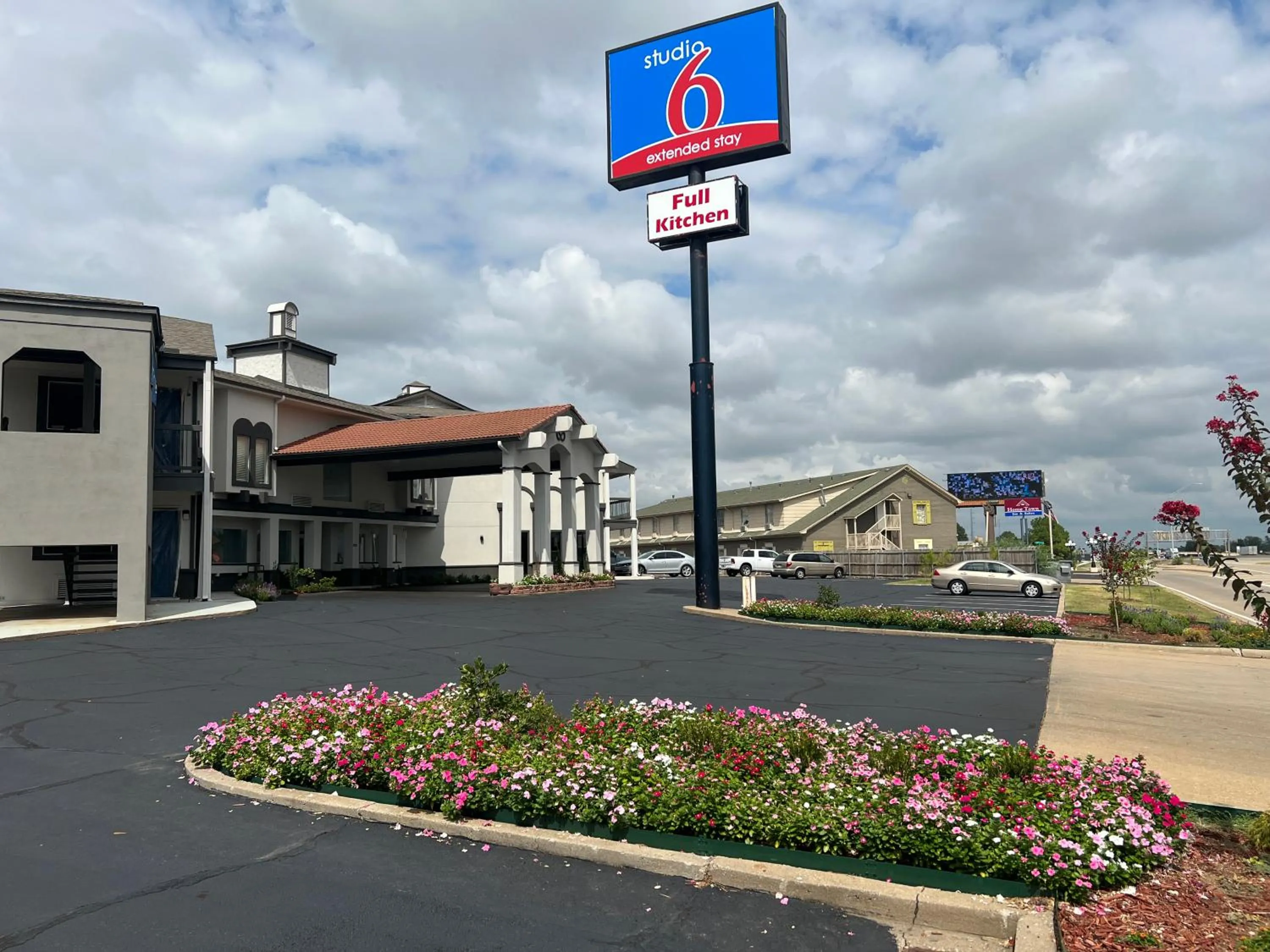 Studio 6 Tulsa OK Central