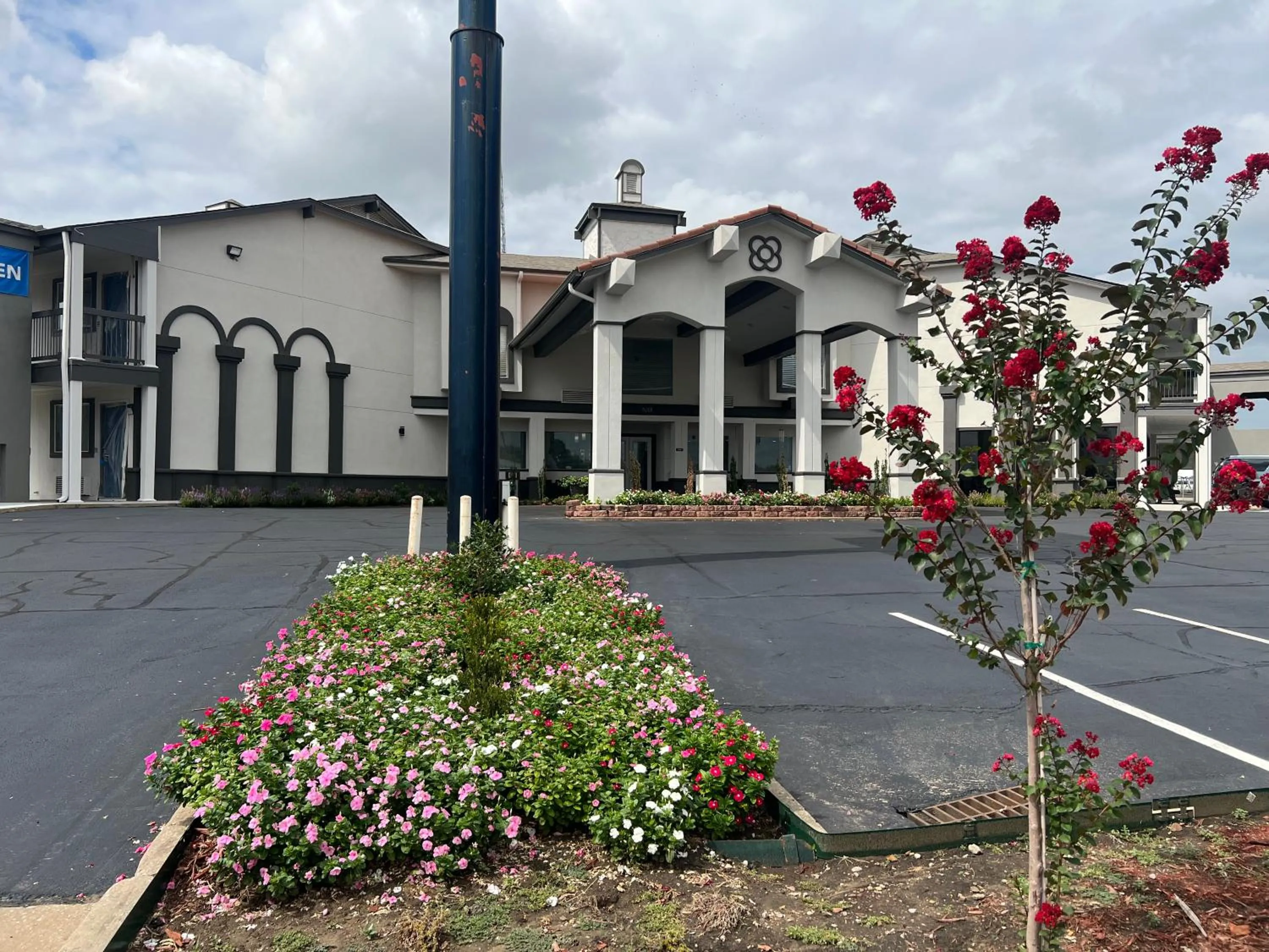 Property building in Studio 6 Tulsa OK Central