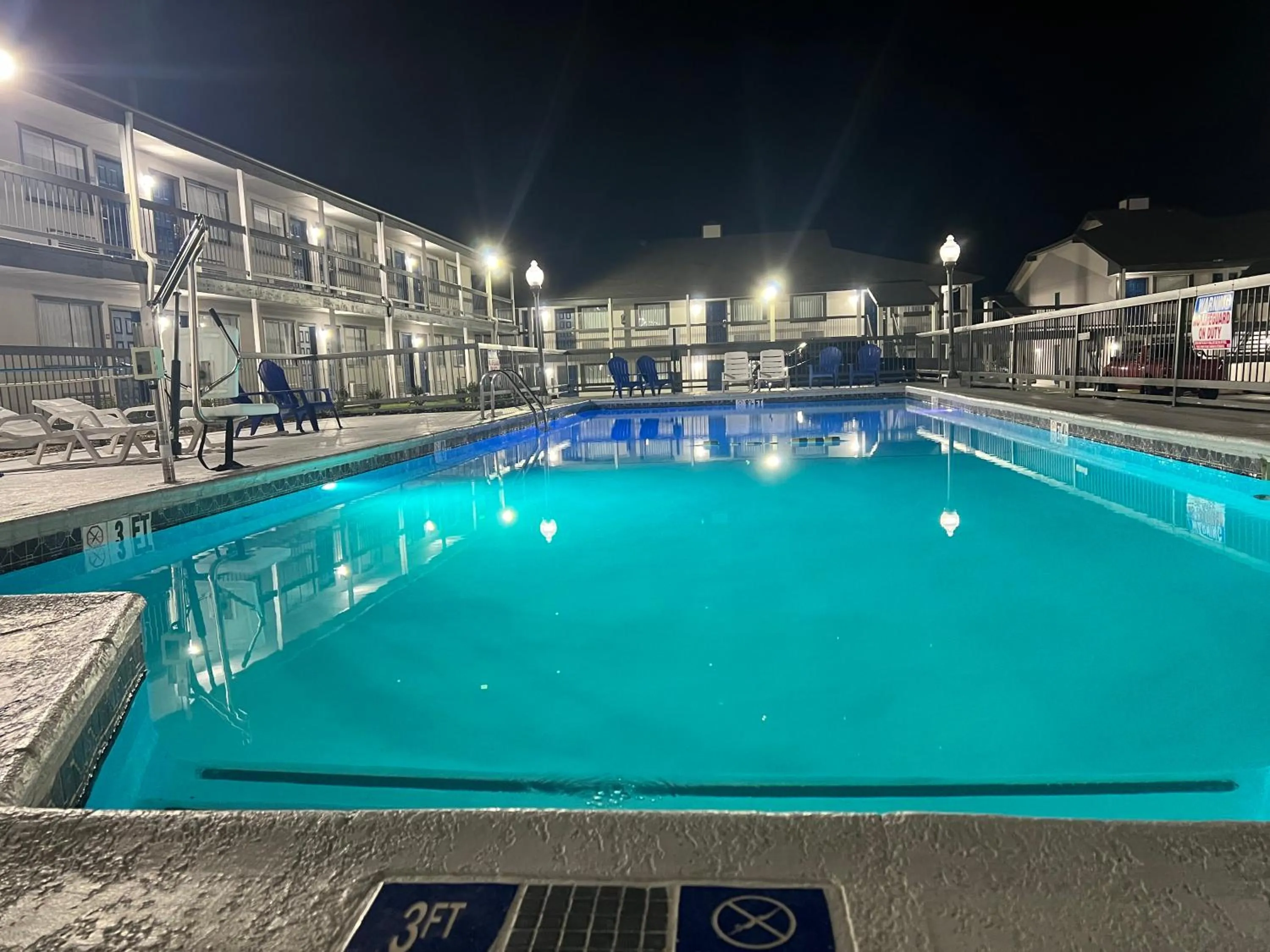 Swimming pool in Studio 6 Tulsa OK Central