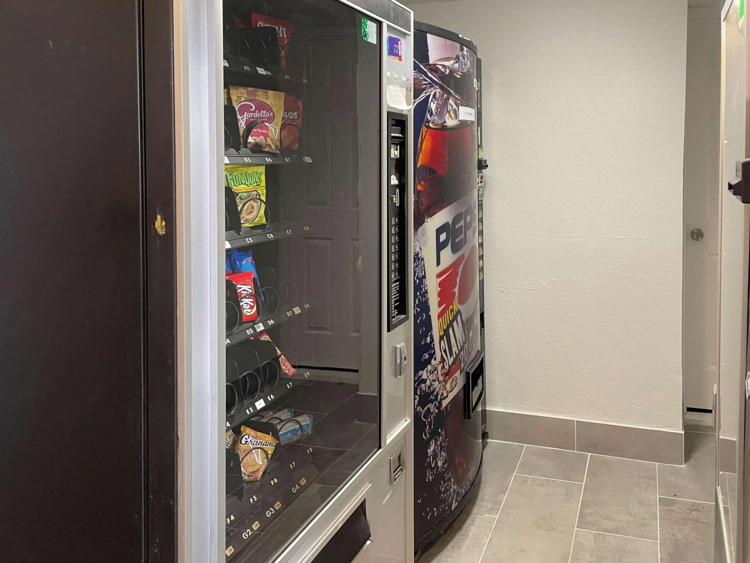 Property building in Studio 6 Tulsa OK Central