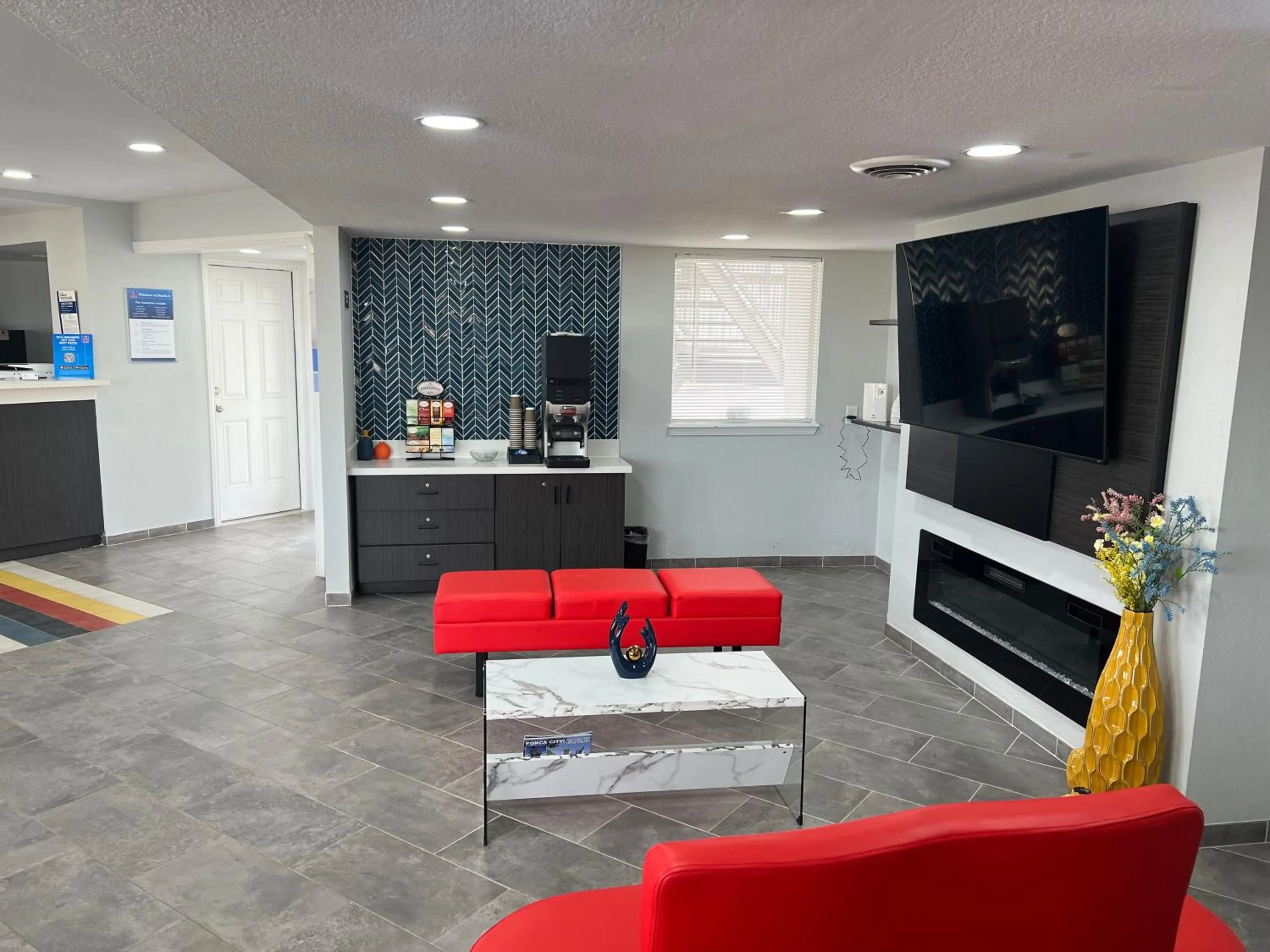 Lobby or reception in Studio 6 Tulsa OK Central