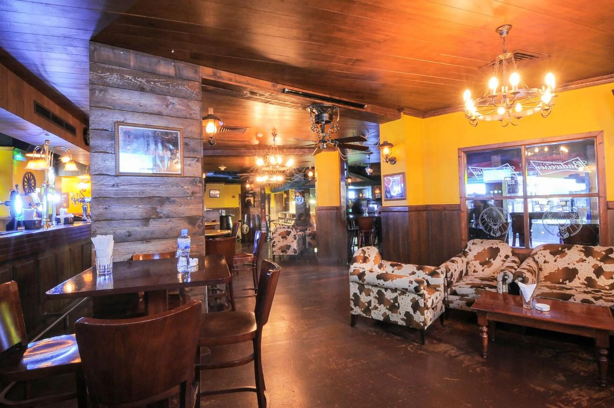 Lounge or bar in Ramee California Hotel