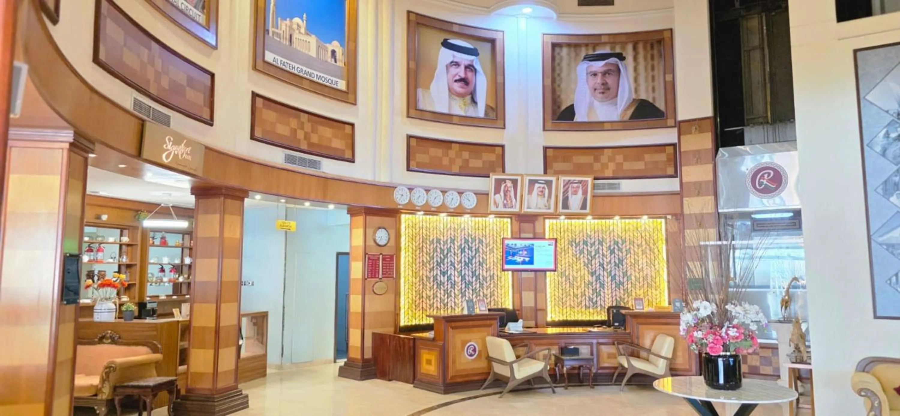 Seating area in Ramee California Hotel