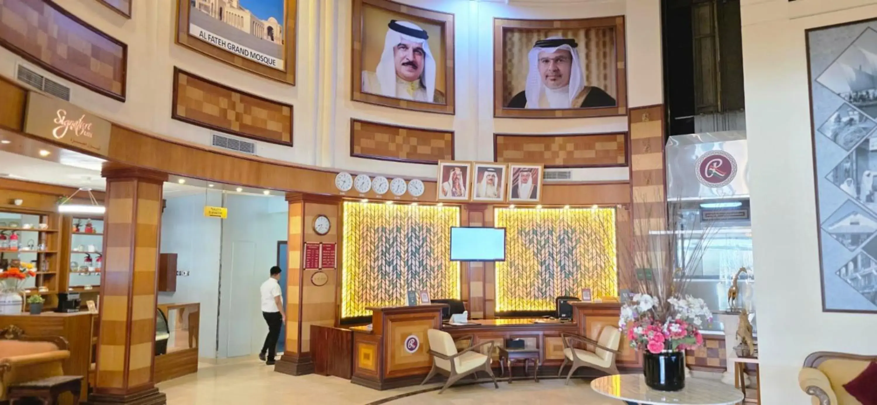 Property building in Ramee California Hotel Property building in Ramee California Hotel