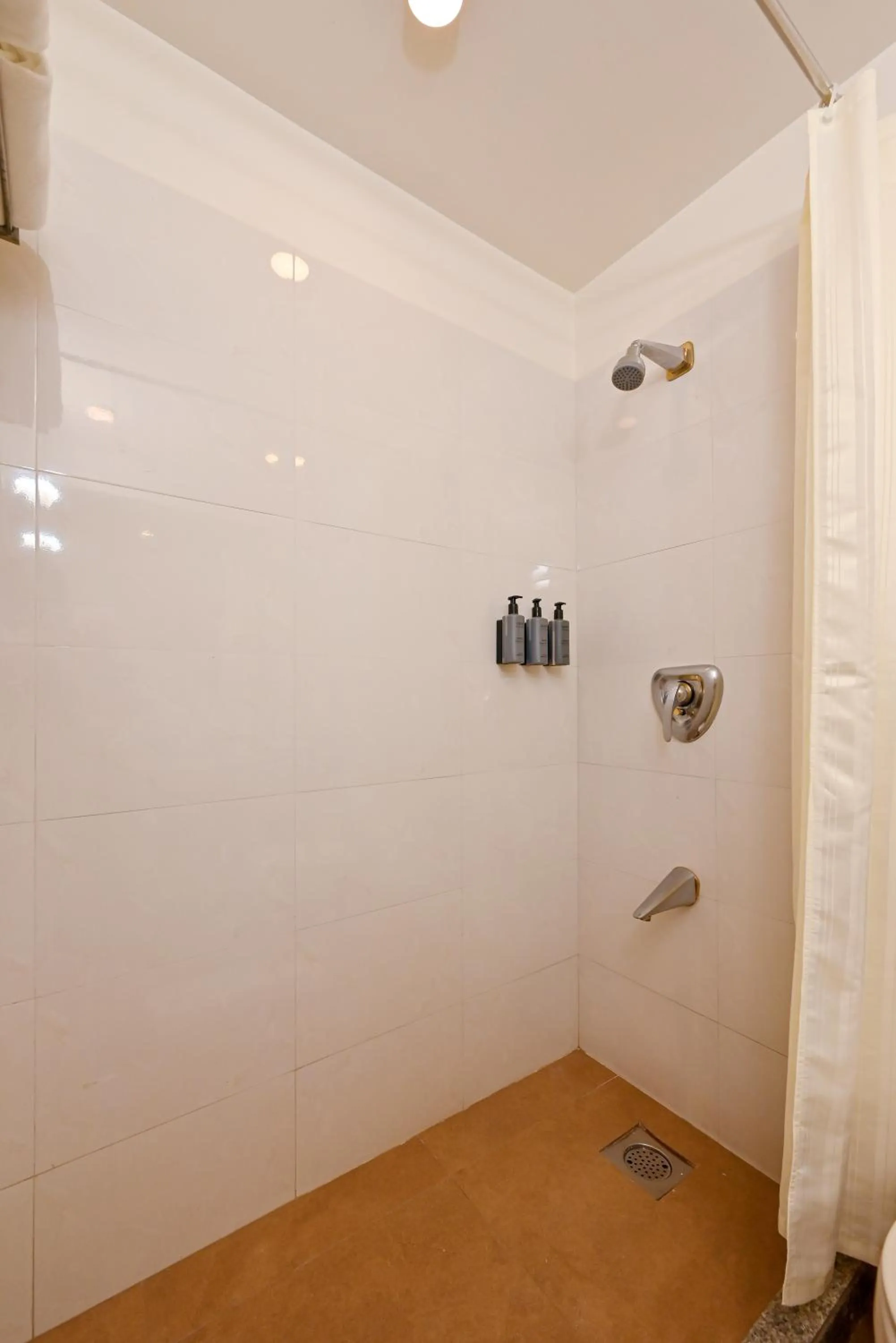 Fariyas Hotel Mumbai , Colaba