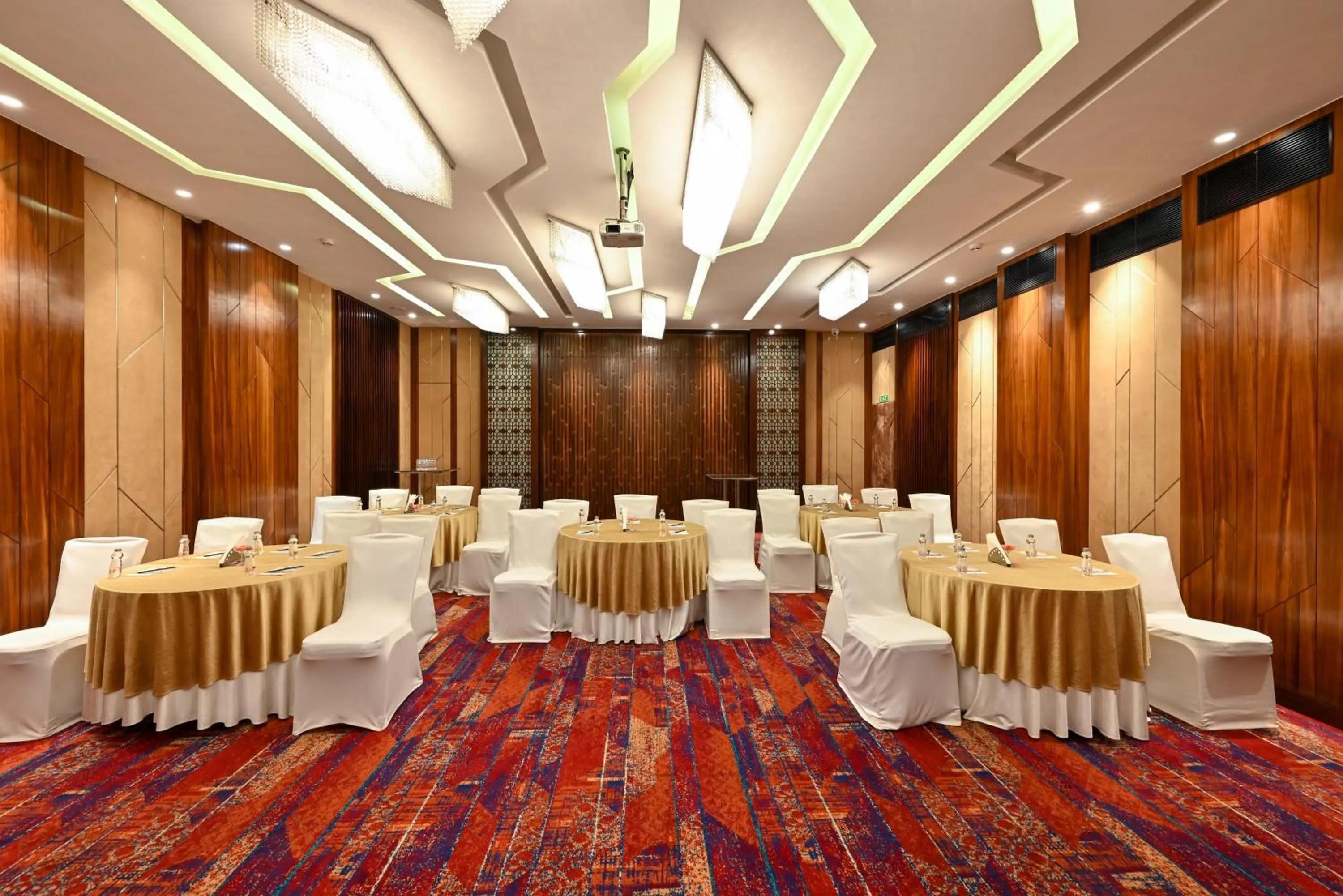 Banquet/Function facilities in Fariyas Hotel Mumbai , Colaba