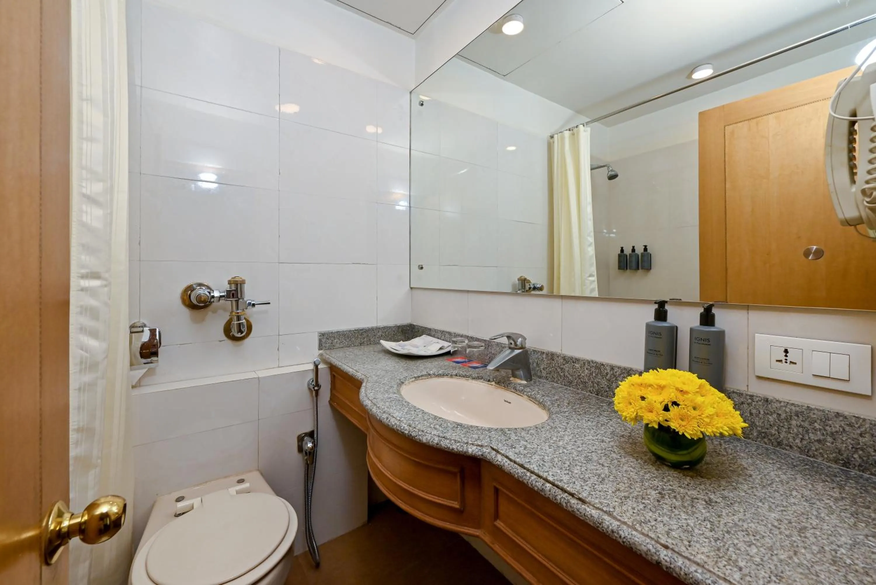 Fariyas Hotel Mumbai , Colaba