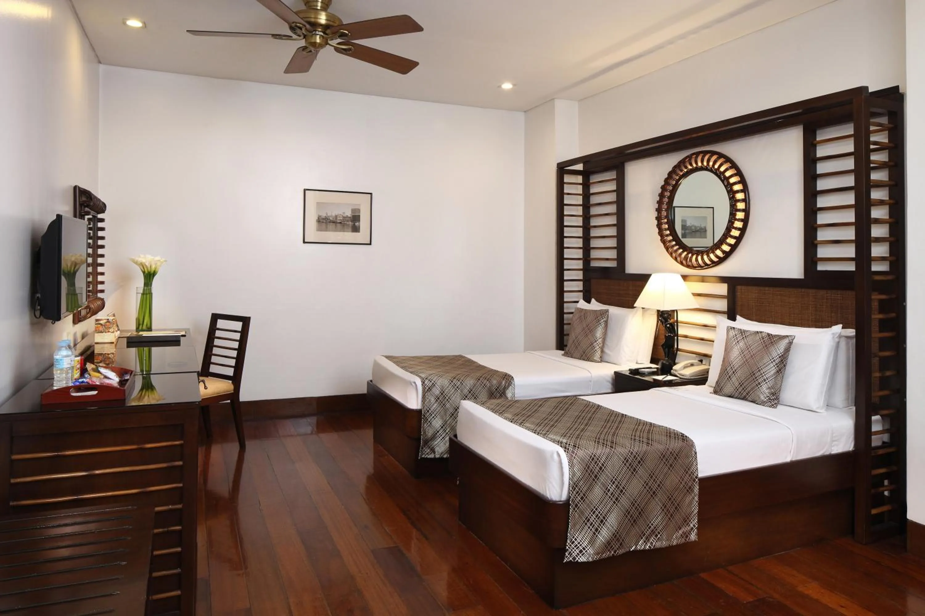 Bedroom, Bed in Manila Lotus Hotel