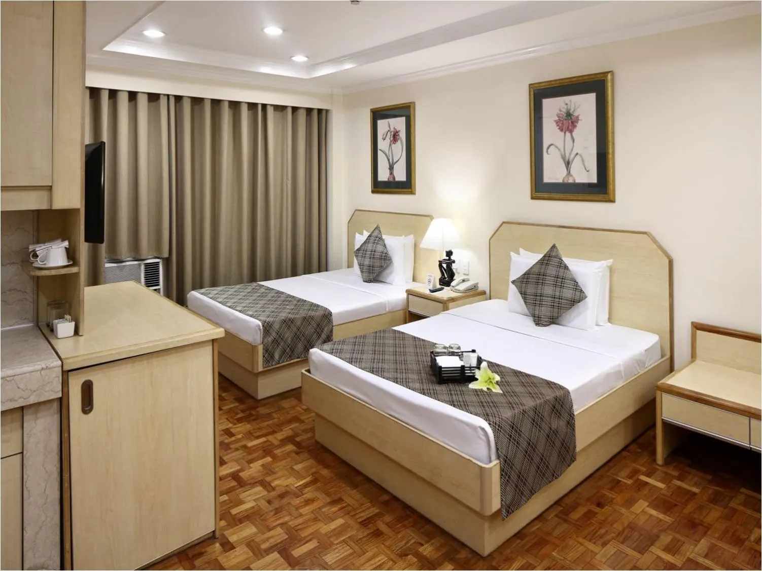 Bed in Manila Lotus Hotel