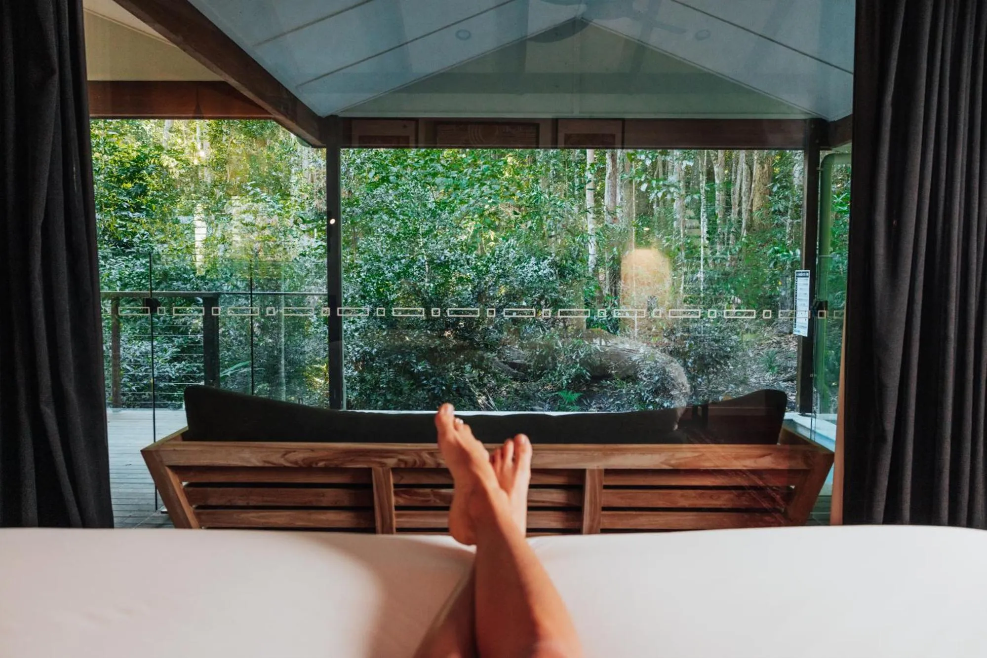 Bed in Narrows Escape Rainforest Retreat
