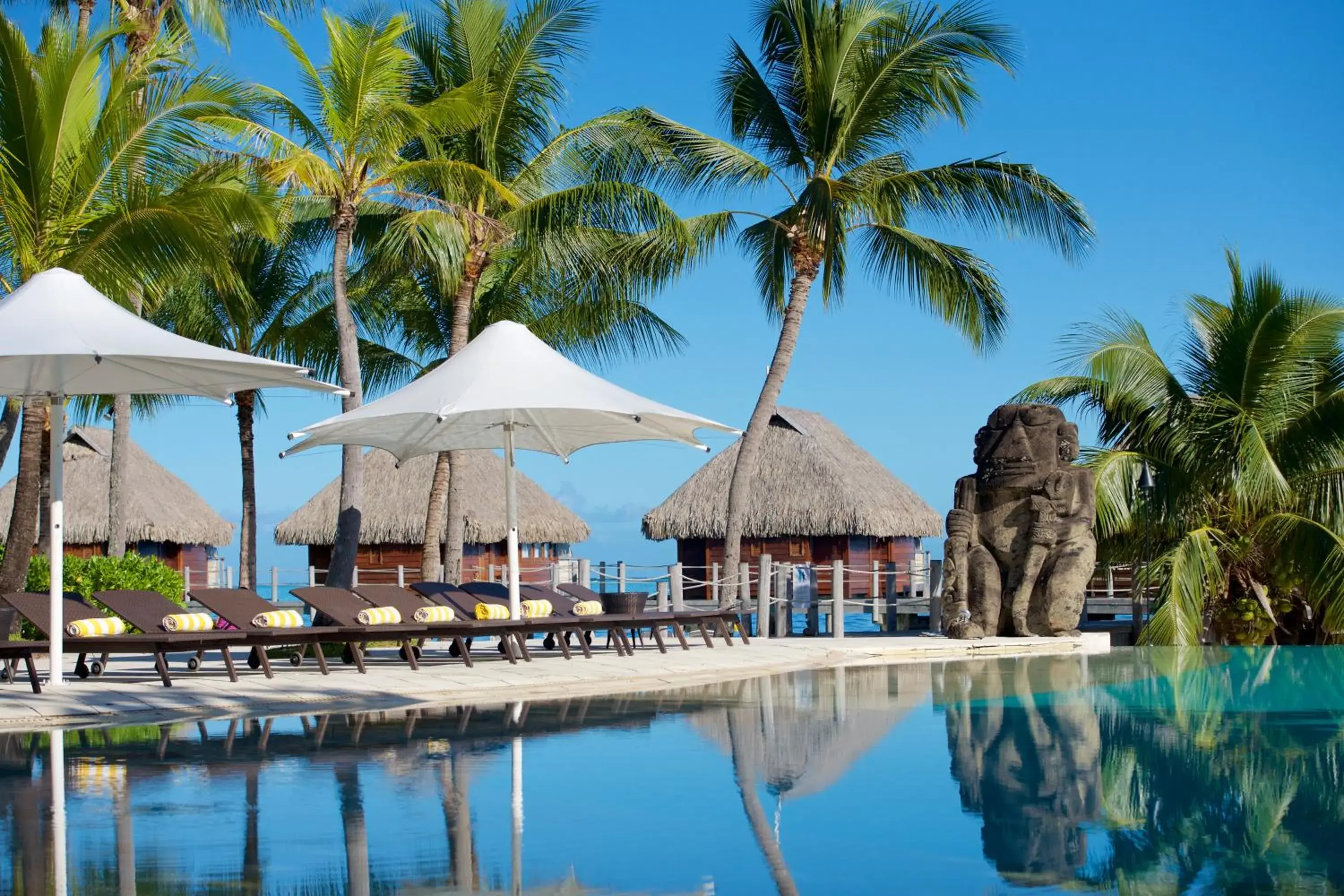 Swimming pool in Manava Beach Resort & Spa Moorea Swimming pool in Manava Beach Resort & Spa Moorea