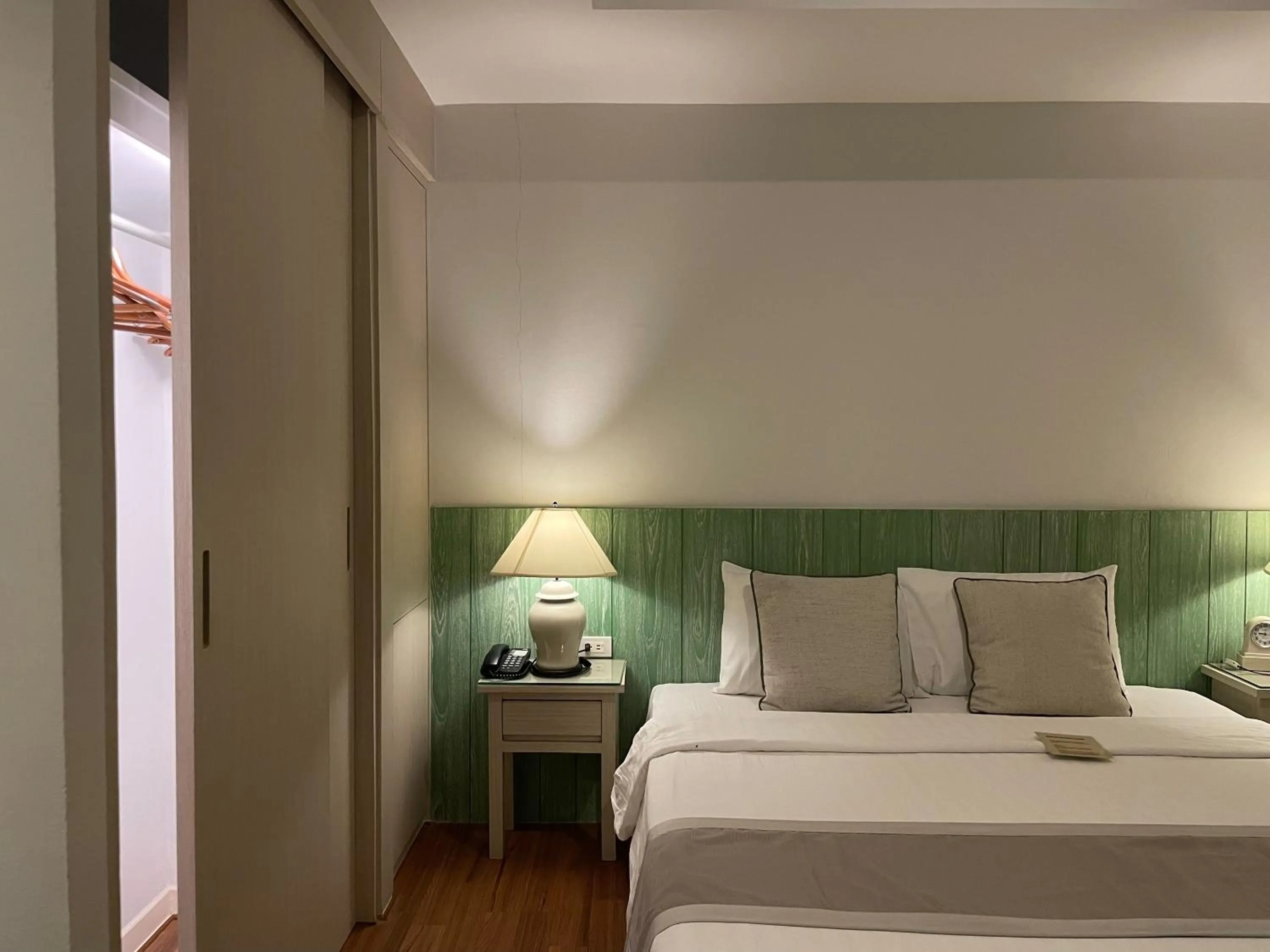 Pool view, Bed in Kantary Bay Hotel Phuket