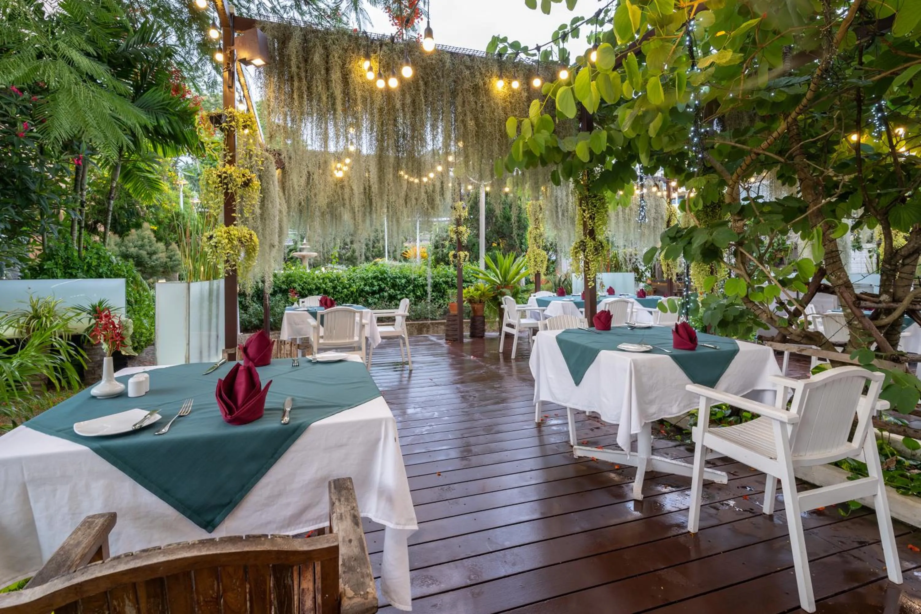 Restaurant/places to eat in Kantary Bay Hotel Phuket