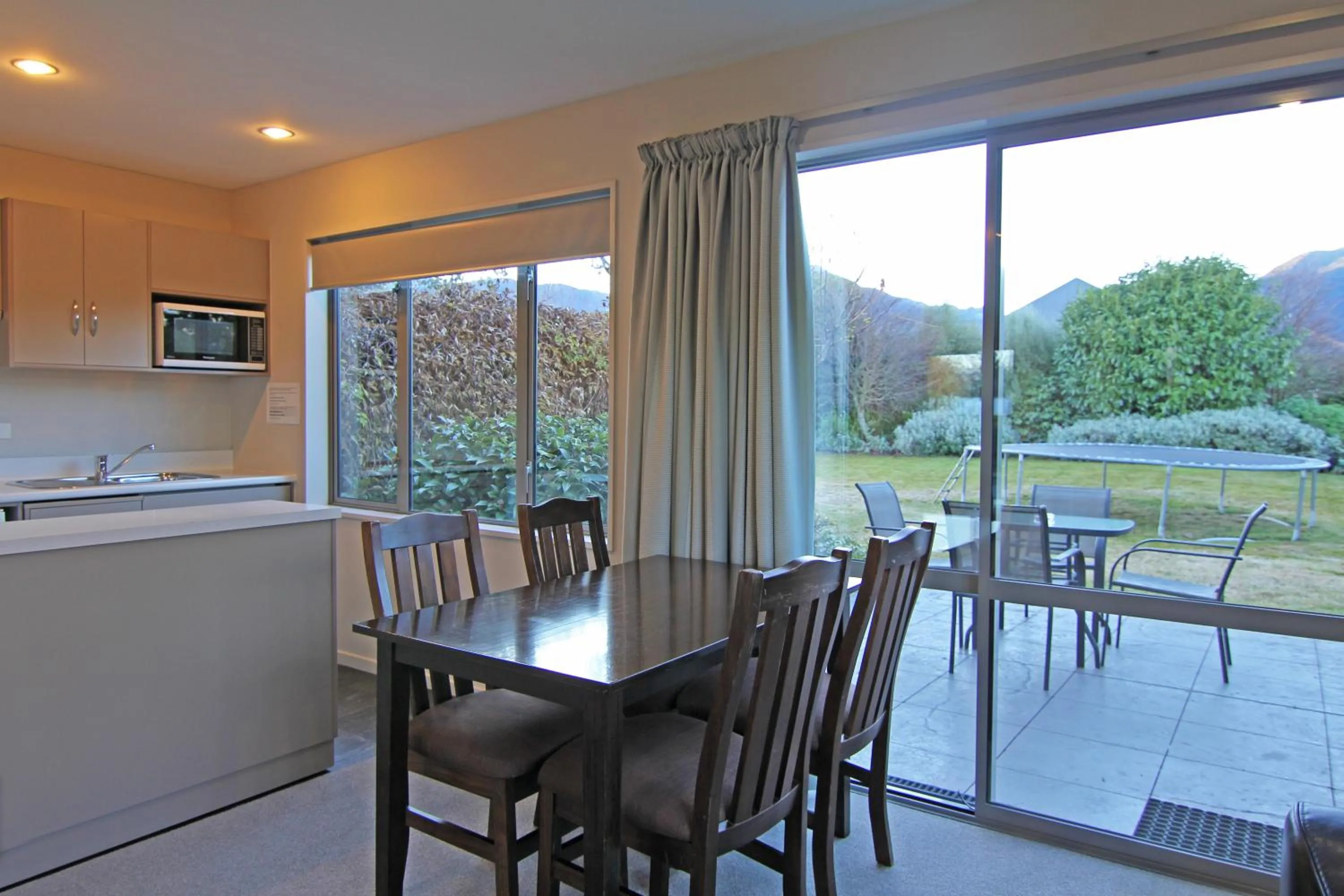 Dining area in Hanmer Apartments