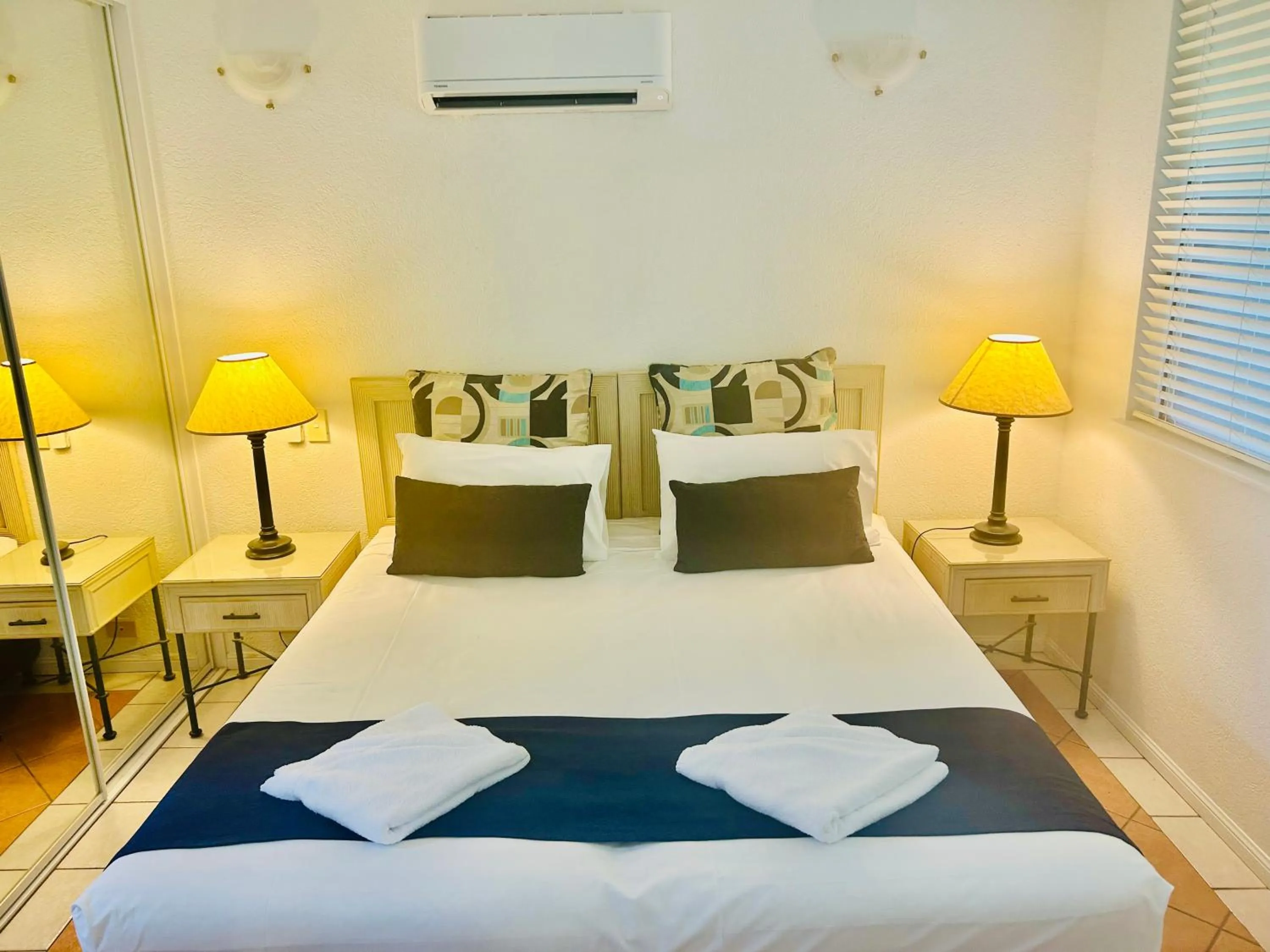 Bed in Palm Cove Tropic Apartments