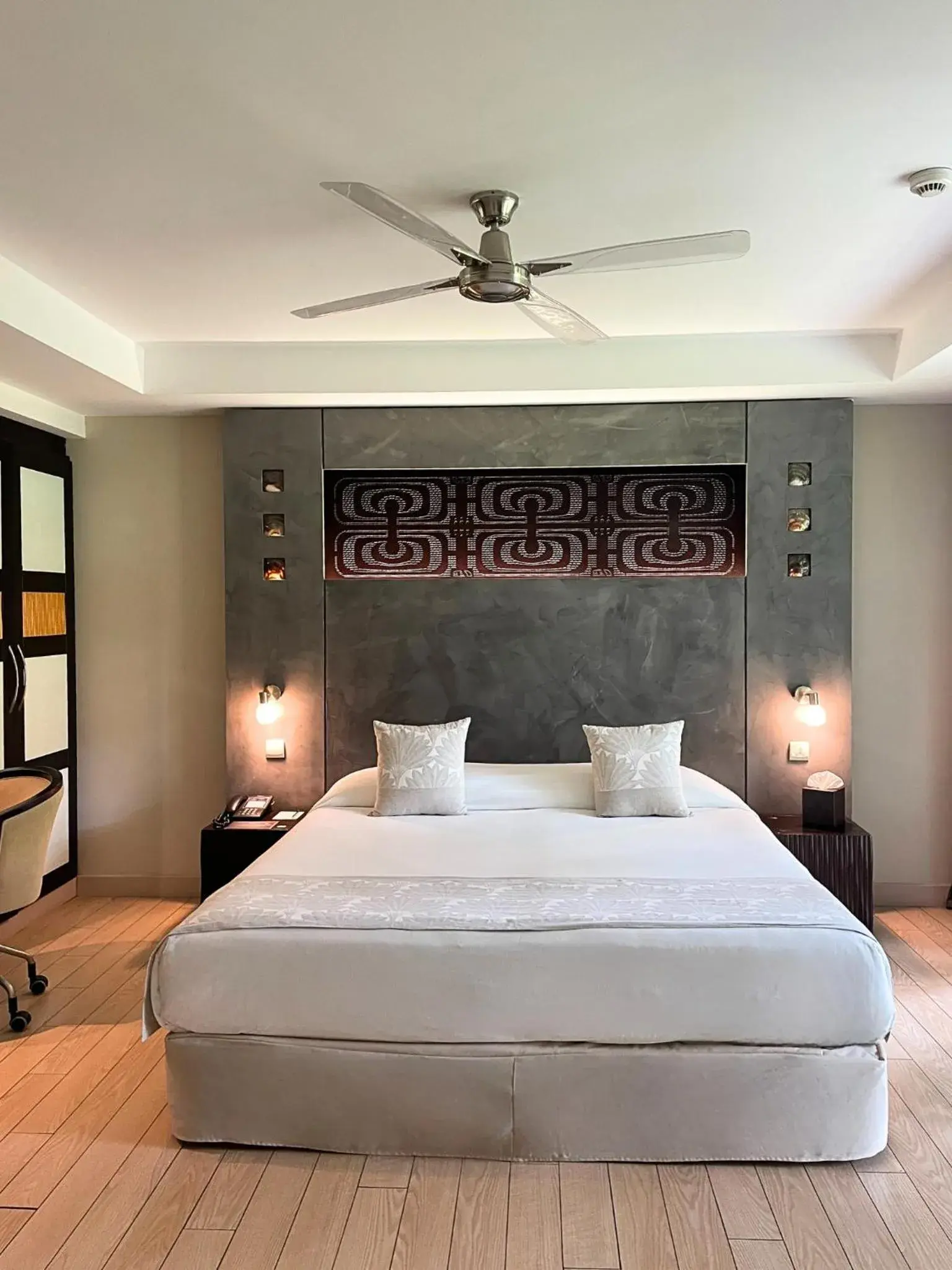 Bedroom, Bed in Te Moana Tahiti Resort Bedroom, Bed in Te Moana Tahiti Resort