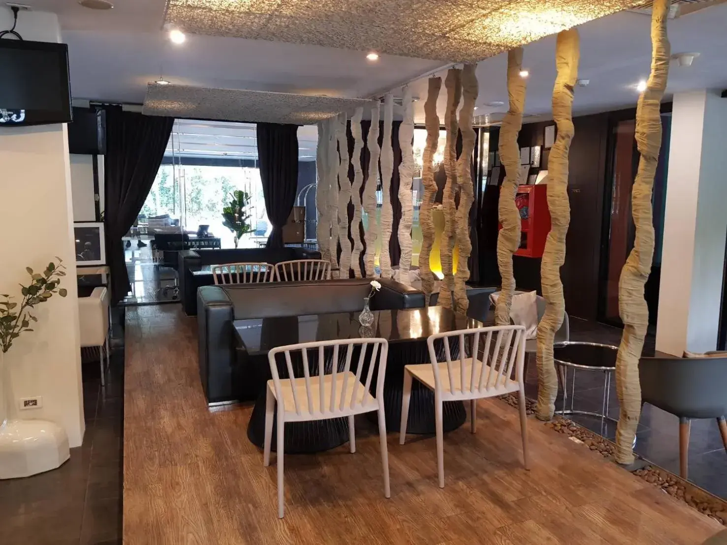 Restaurant/places to eat, Lounge/Bar in Manita Boutique Hotel