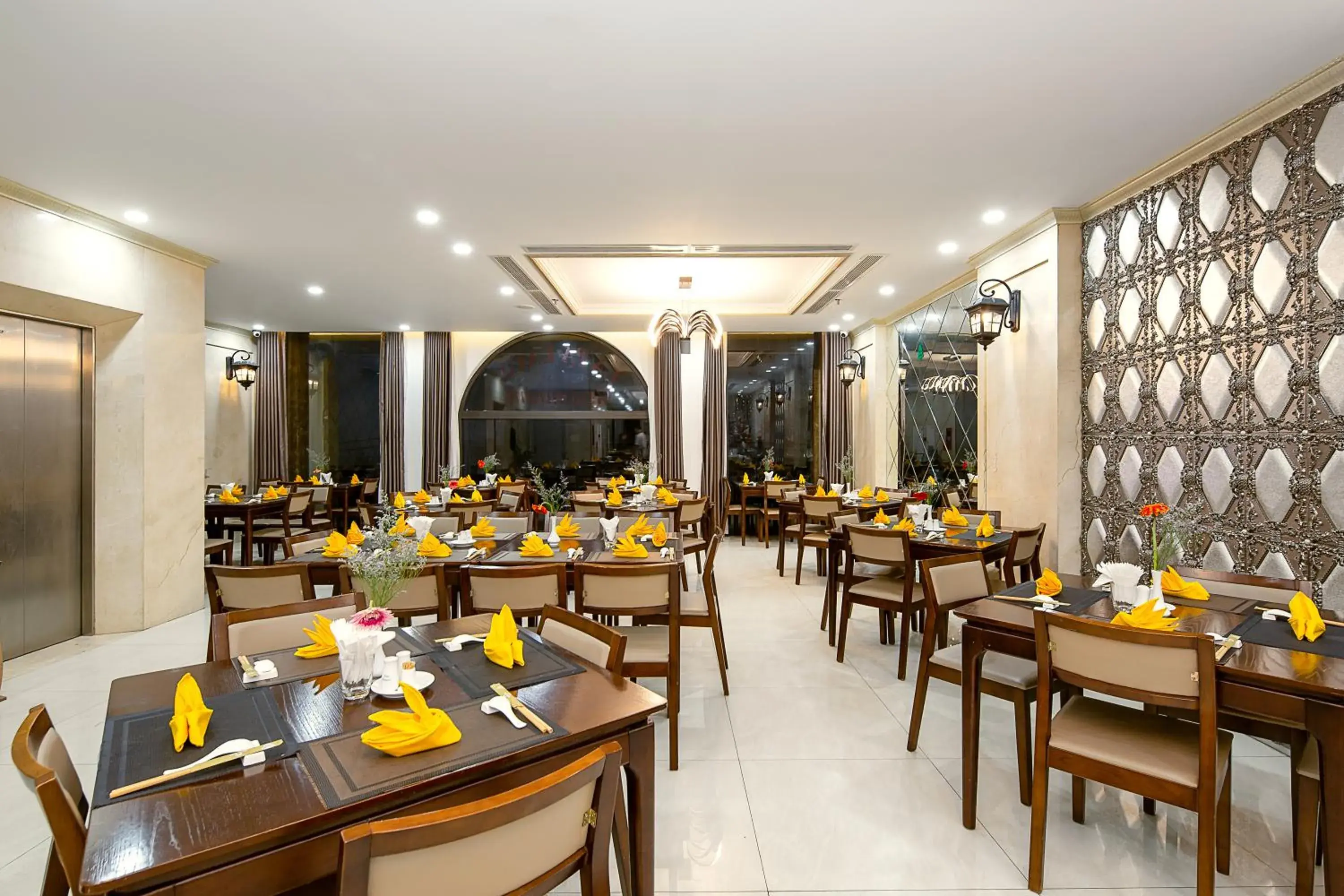 Restaurant/places to eat in Dylan Hotel Danang Restaurant/places to eat in Dylan Hotel Danang