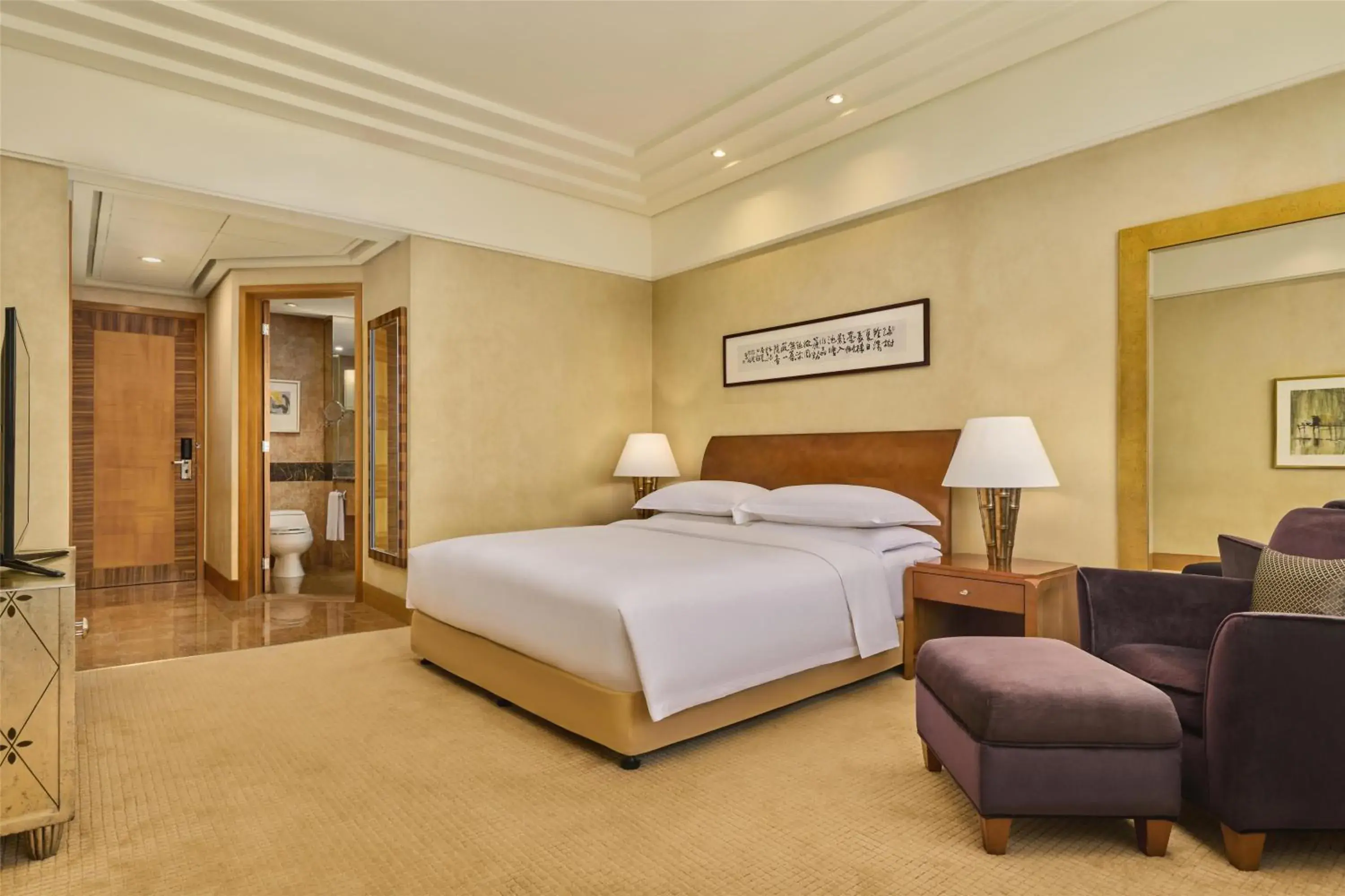 Executive King Room with View in Hilton Chongqing Executive King Room with View in Hilton Chongqing