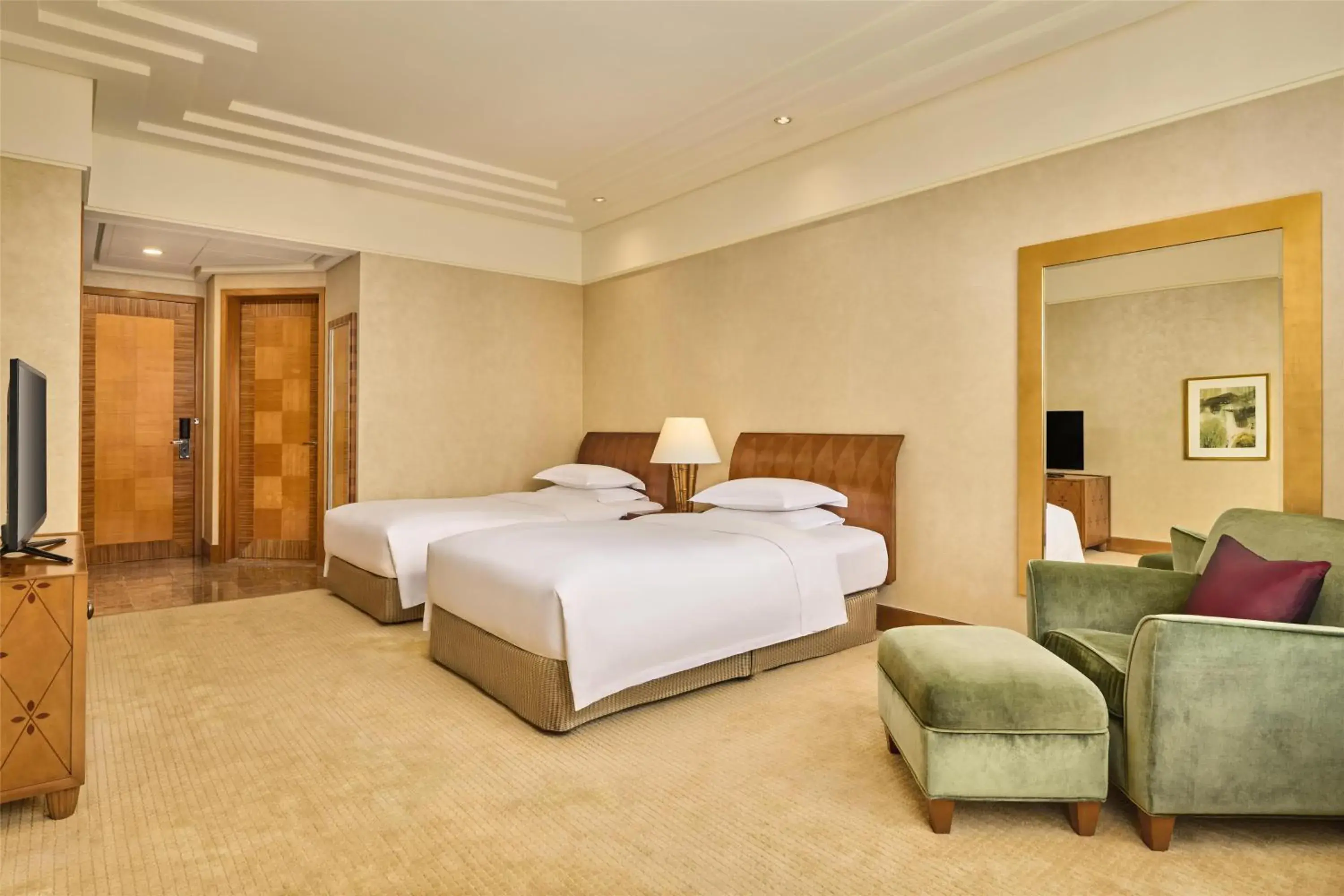 Deluxe Twin Room with City View in Hilton Chongqing Deluxe Twin Room with City View in Hilton Chongqing