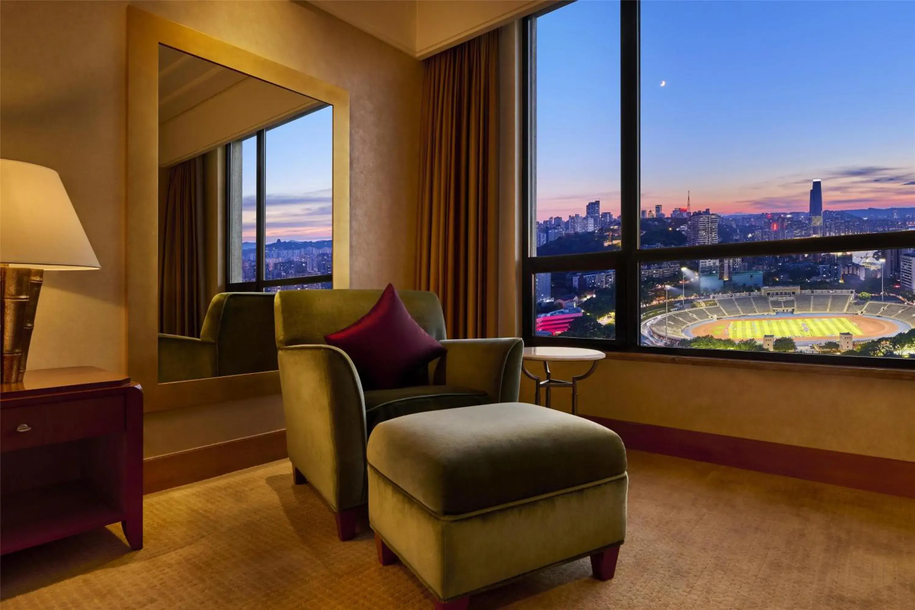 Deluxe King Room with City View in Hilton Chongqing Deluxe King Room with City View in Hilton Chongqing